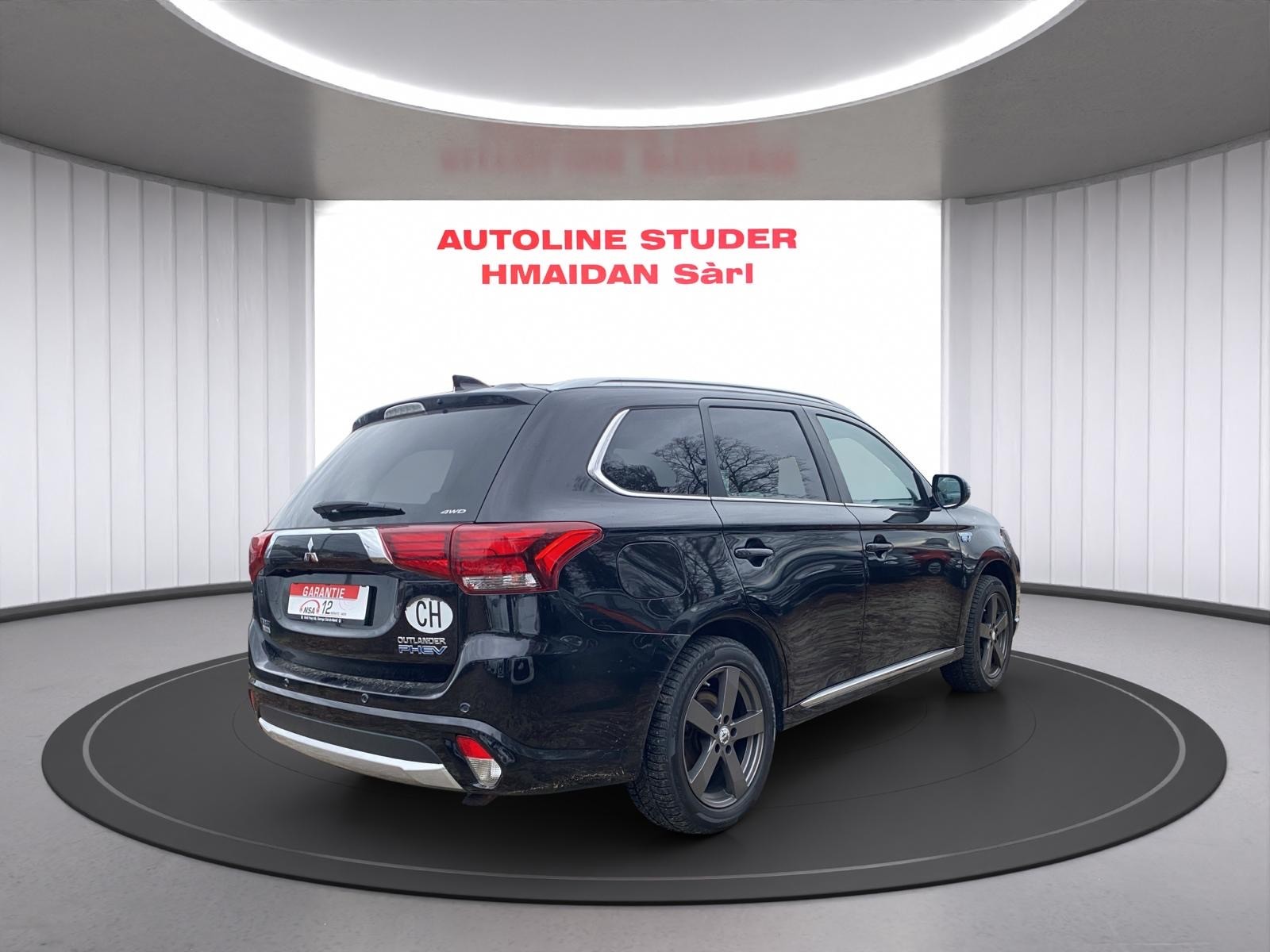 MITSUBISHI Outlander 2.0 PHEV Diamond 4WD Automatic-image-3