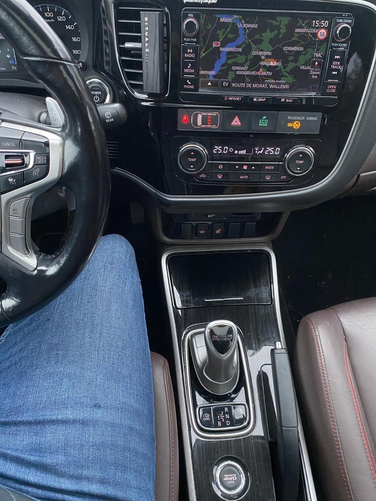 MITSUBISHI Outlander 2.0 PHEV Diamond 4WD Automatic-image-8