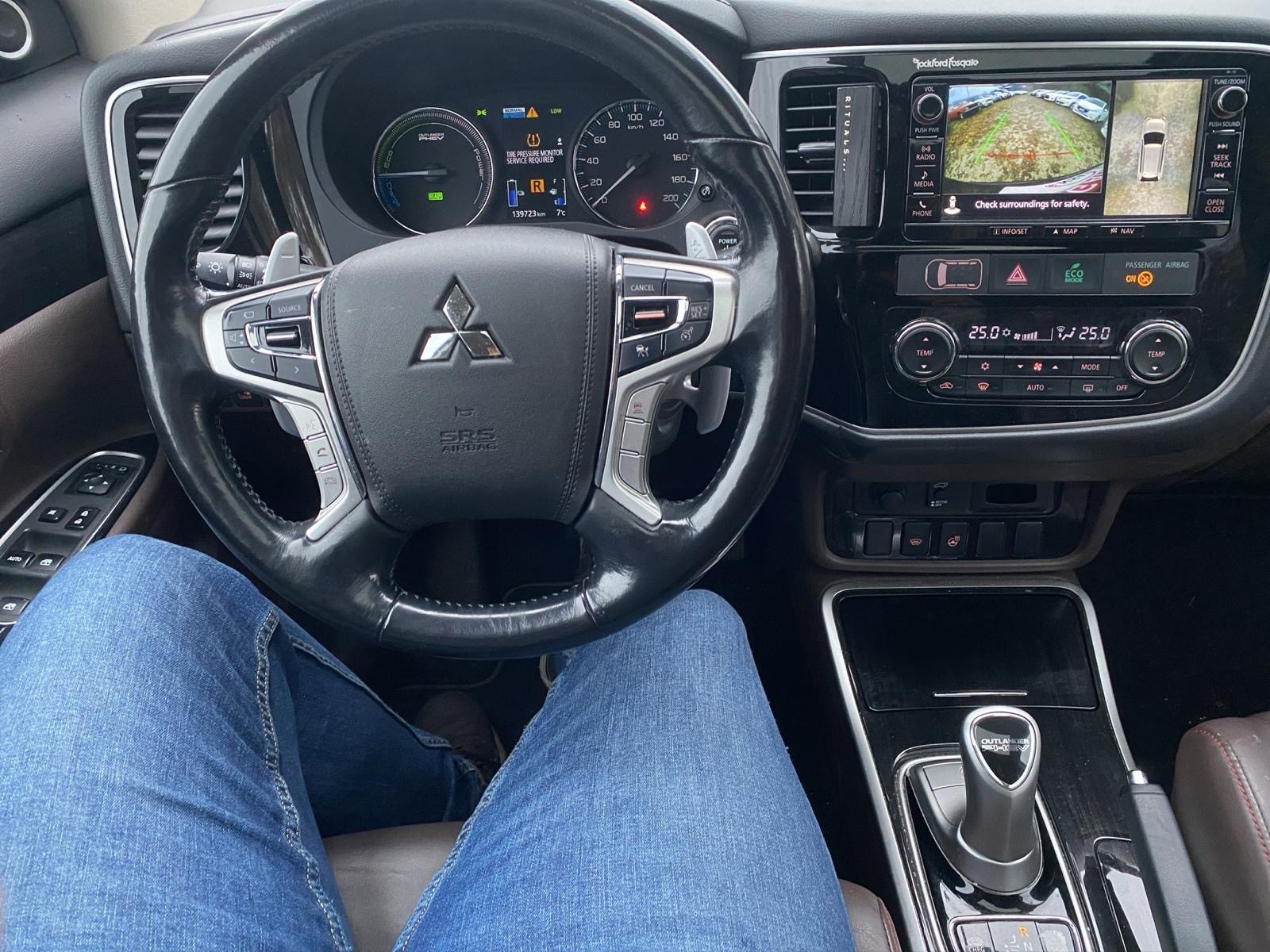 MITSUBISHI Outlander 2.0 PHEV Diamond 4WD Automatic-image-7