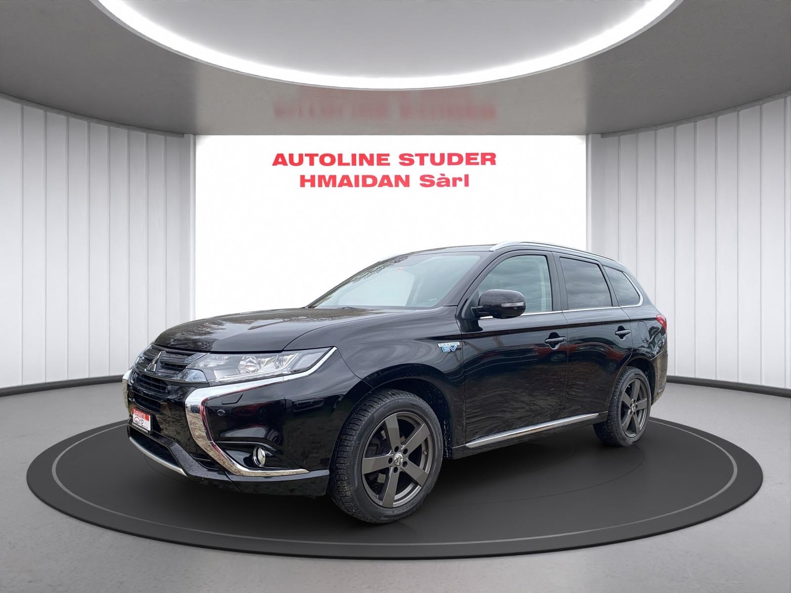 MITSUBISHI Outlander 2.0 PHEV Diamond 4WD Automatic-image-2
