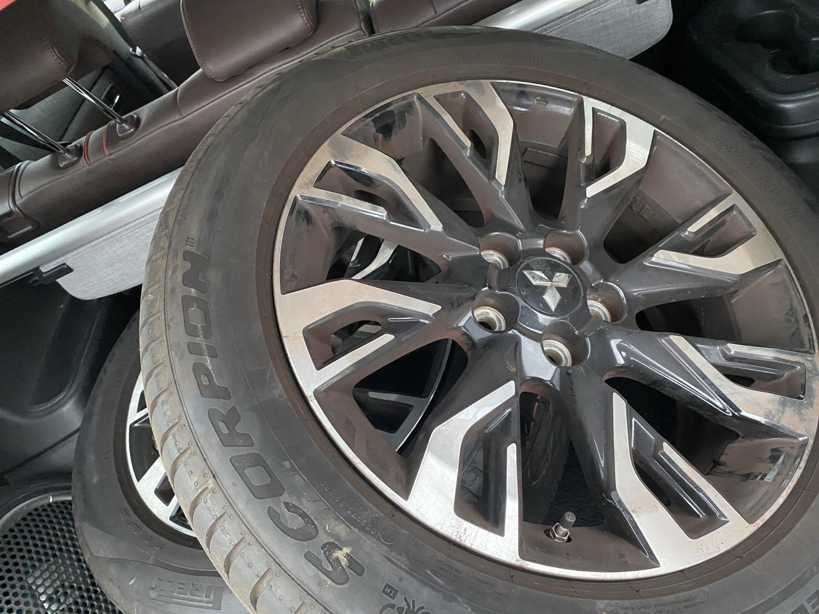 MITSUBISHI Outlander 2.0 PHEV Diamond 4WD Automatic-image-12