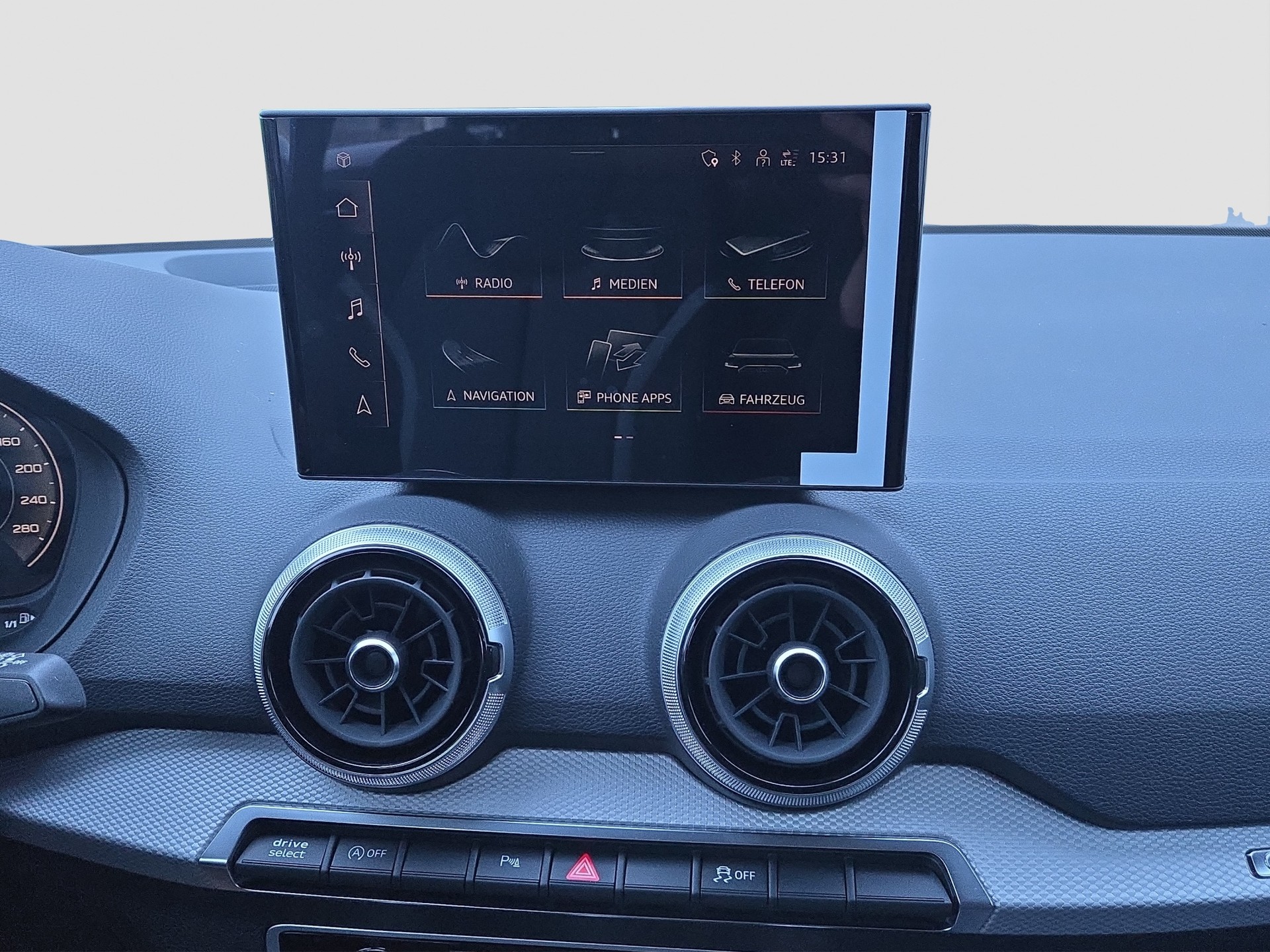 AUDI Q2 35 TFSI S line S-tronic-image-12