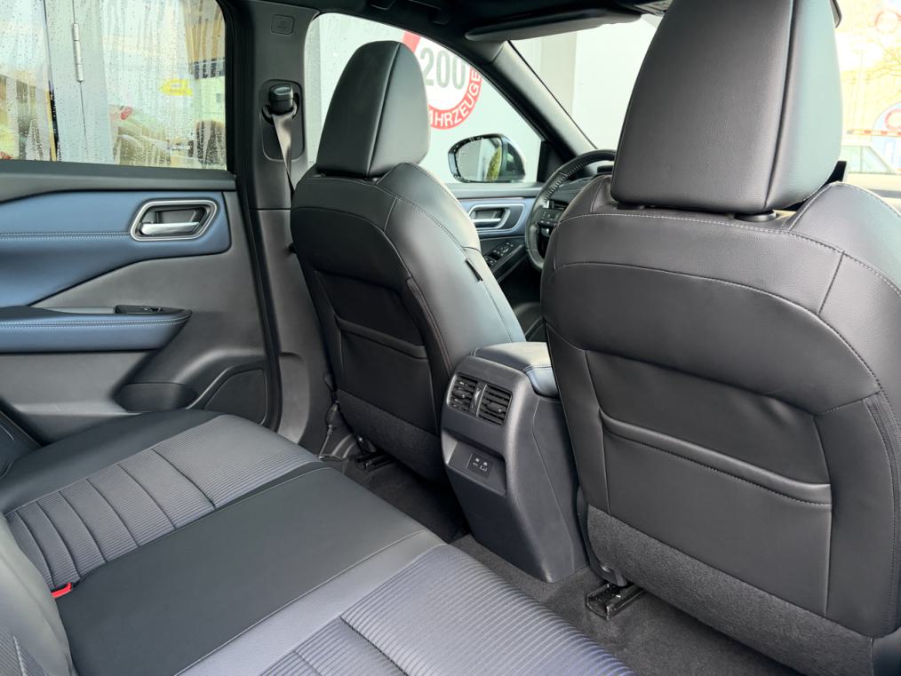 NISSAN Qashqai 1.3 DIG-T MHEV Tekna 4x4-image-12