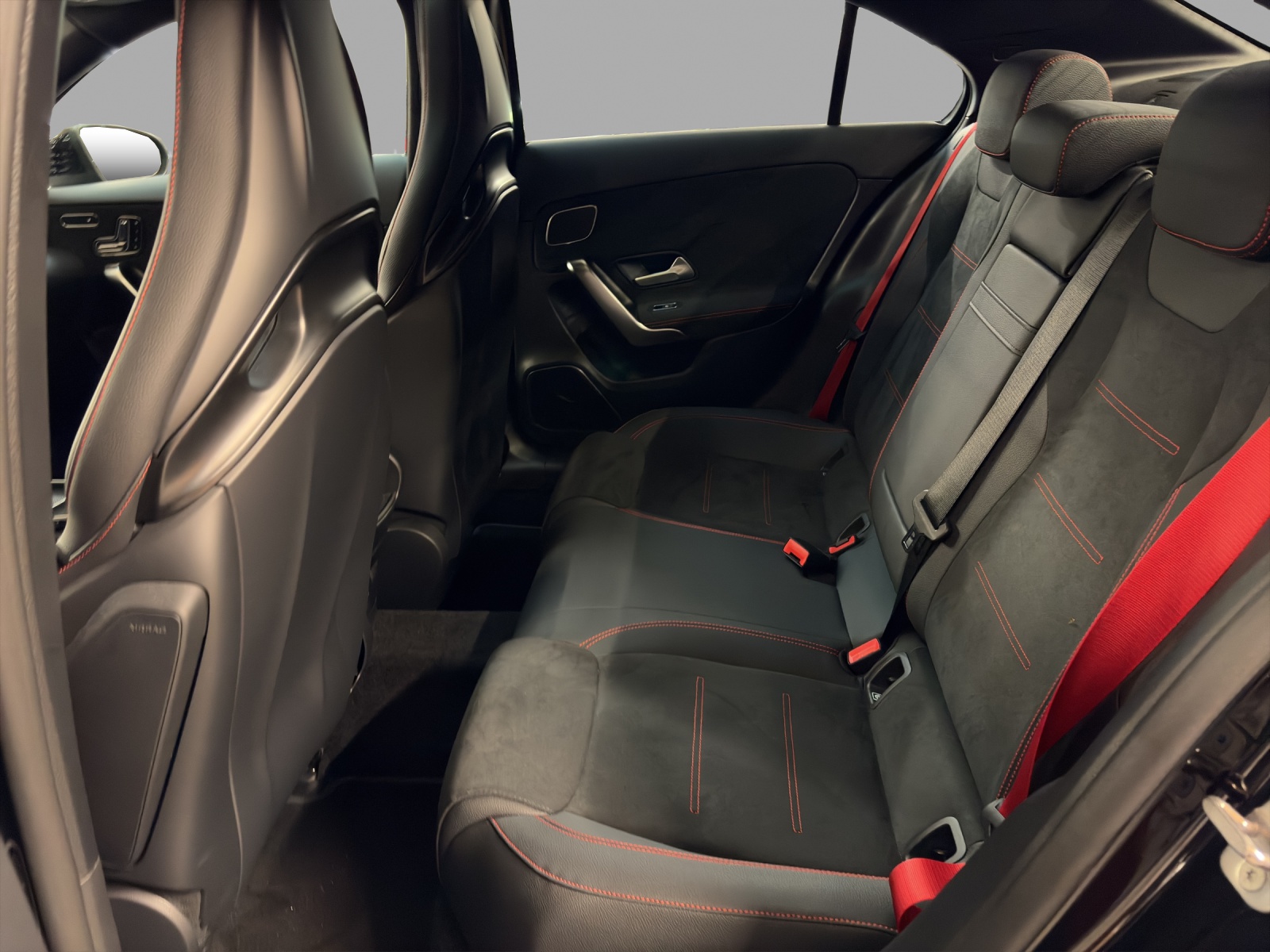 MERCEDES-BENZ A 35 4M - AMG / Rückfahrkamera / Panorama-Dach / Soundsystem / Multibeam LED-image-15