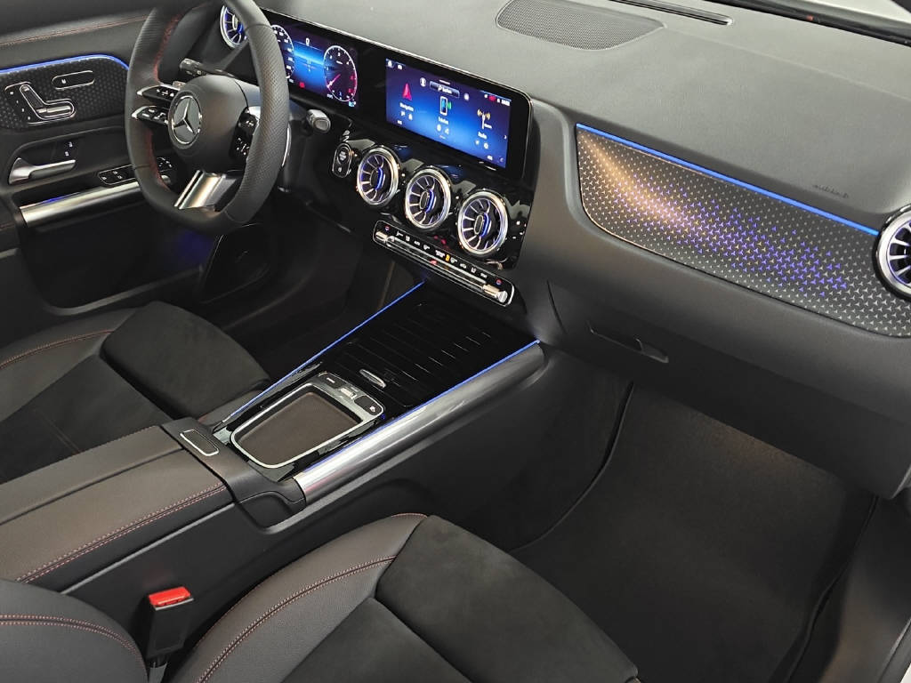 MERCEDES-BENZ GLA 220 d AMG Line 4Matic Swiss Star-image-10
