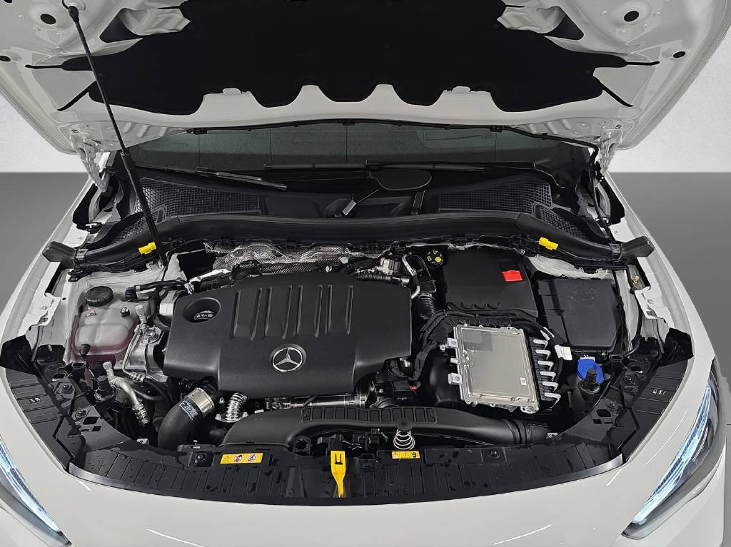 MERCEDES-BENZ GLA 220 d AMG Line 4Matic Swiss Star-image-8