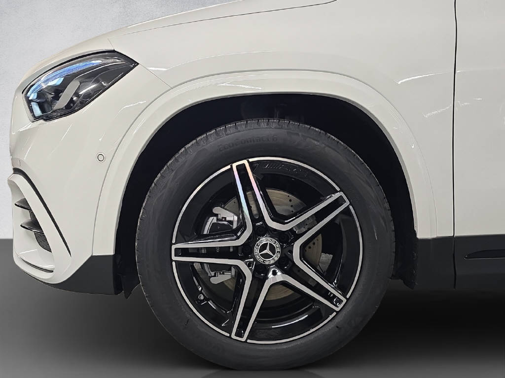 MERCEDES-BENZ GLA 220 d AMG Line 4Matic Swiss Star-image-6
