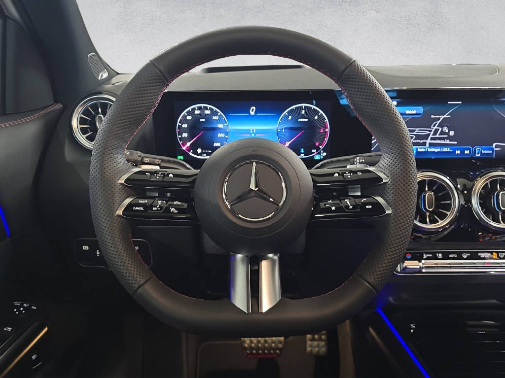 MERCEDES-BENZ GLA 220 d AMG Line 4Matic Swiss Star-image-11