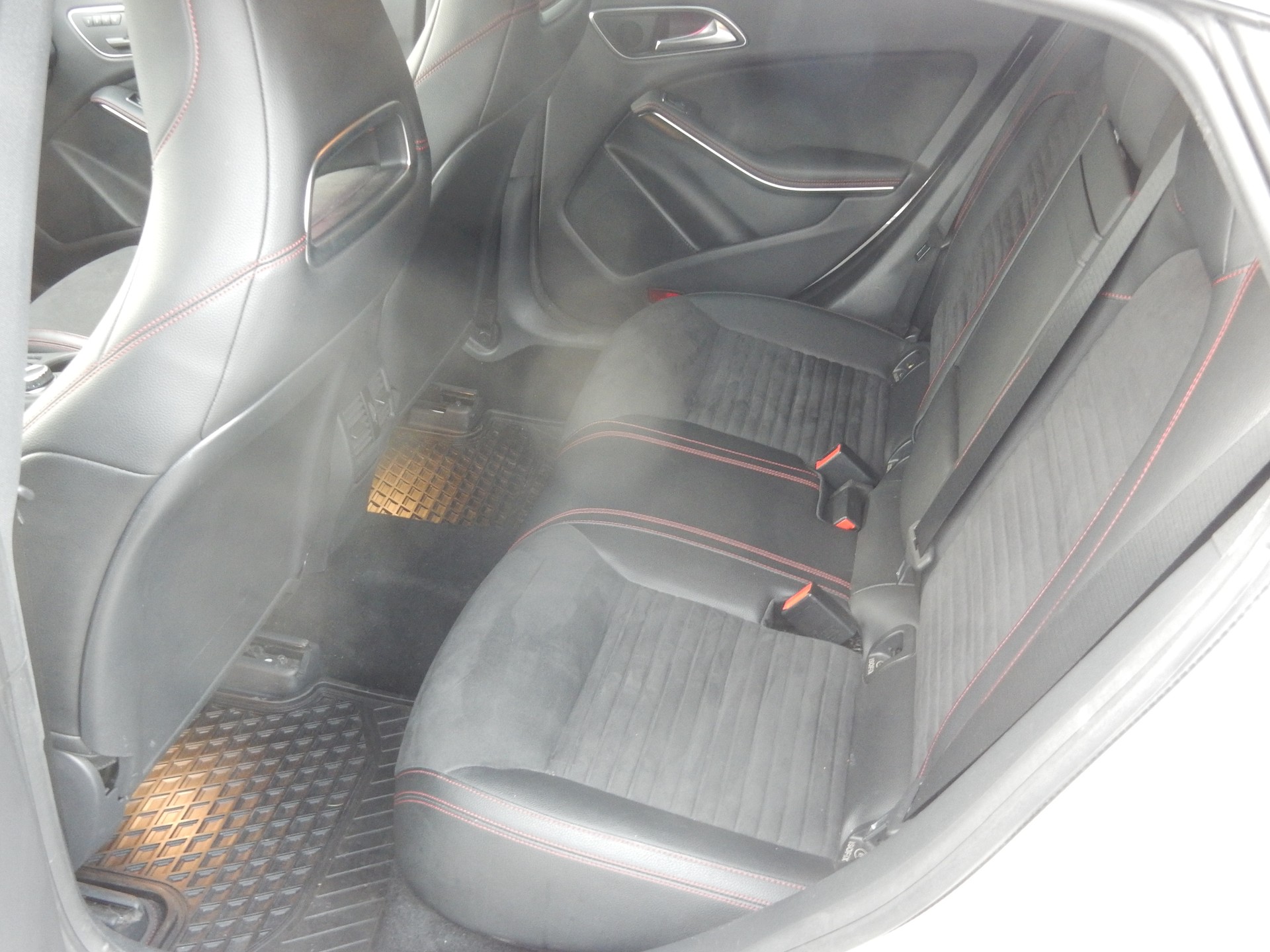 MERCEDES-BENZ CLA Shooting Brake 250 AMG Line 7G-DCT 4Matic-image-21