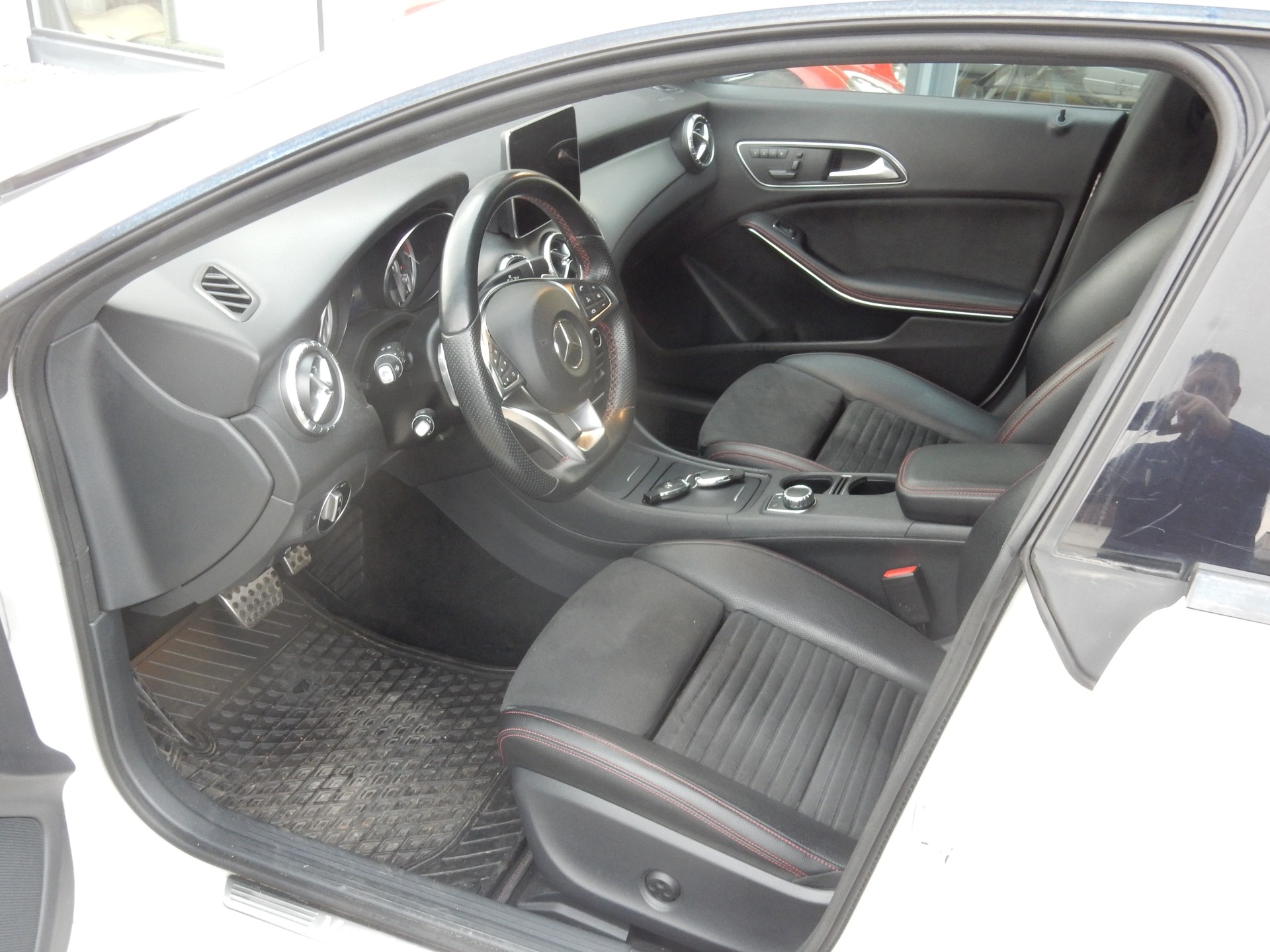 MERCEDES-BENZ CLA Shooting Brake 250 AMG Line 7G-DCT 4Matic-image-6