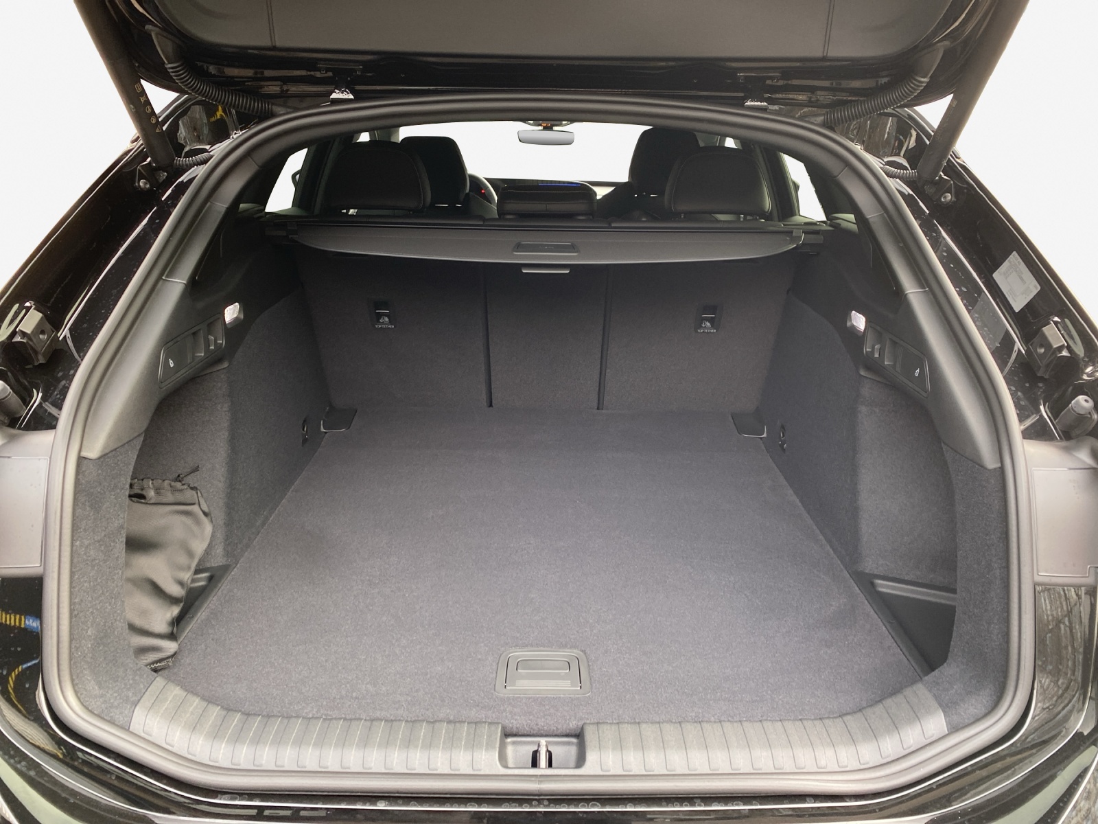 AUDI A6 Avant e-tron-image-12