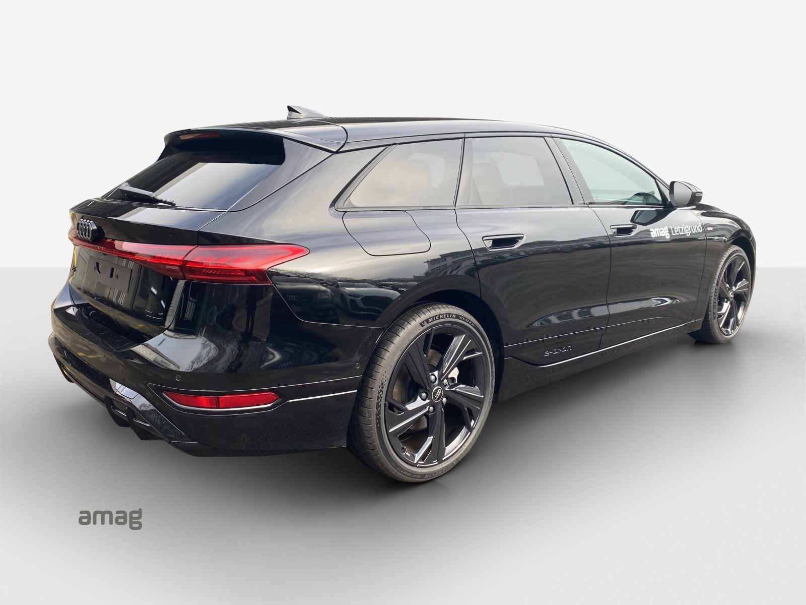 AUDI A6 Avant e-tron-image-4