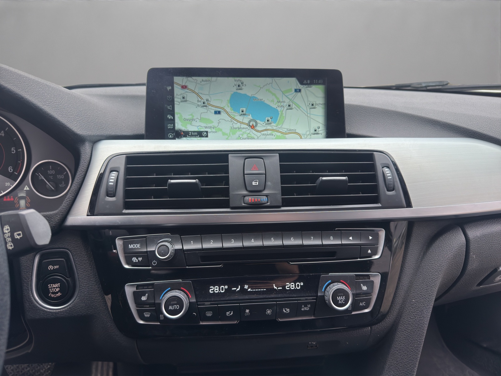 BMW 320d xDrive Touring Steptronic-image-11