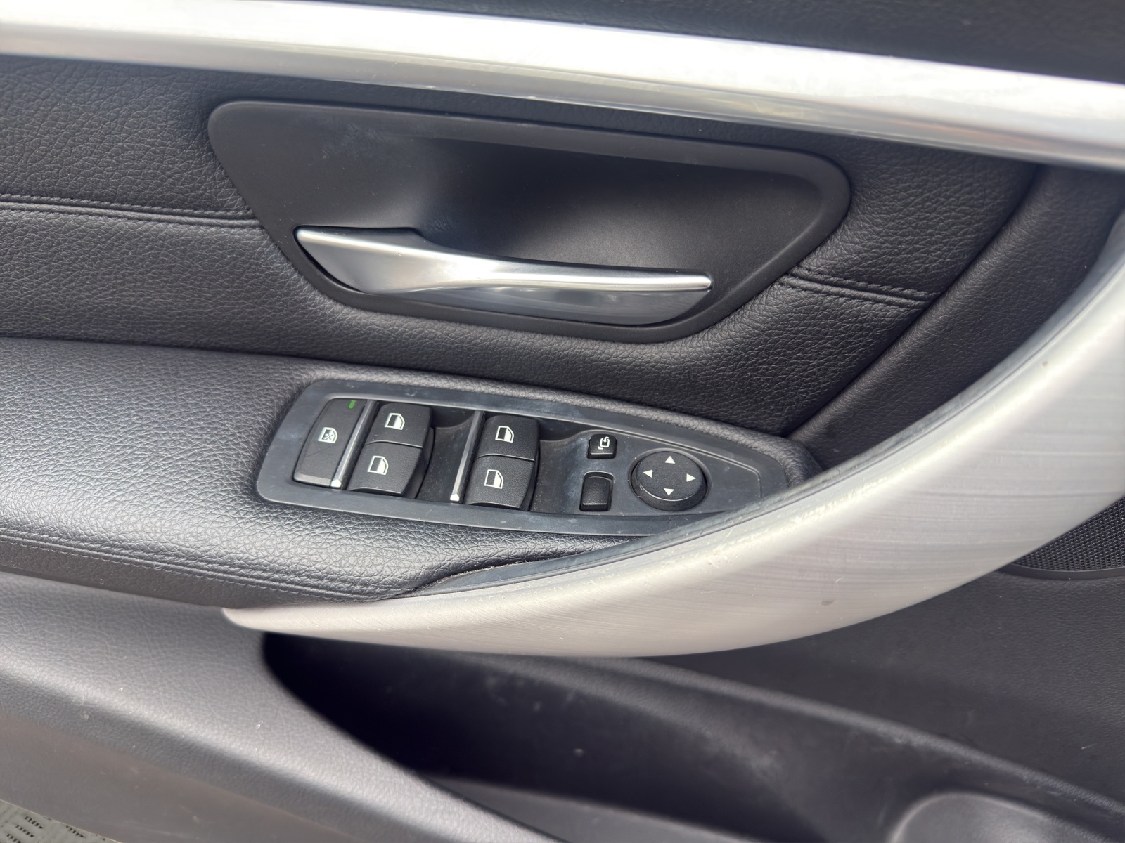 BMW 320d xDrive Touring Steptronic-image-10