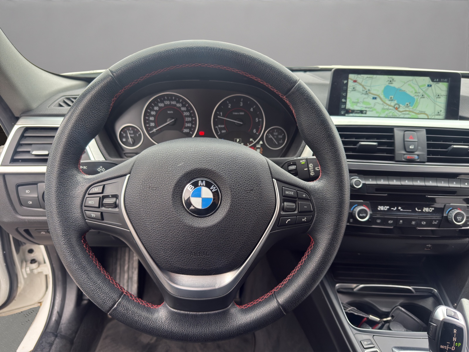 BMW 320d xDrive Touring Steptronic-image-8
