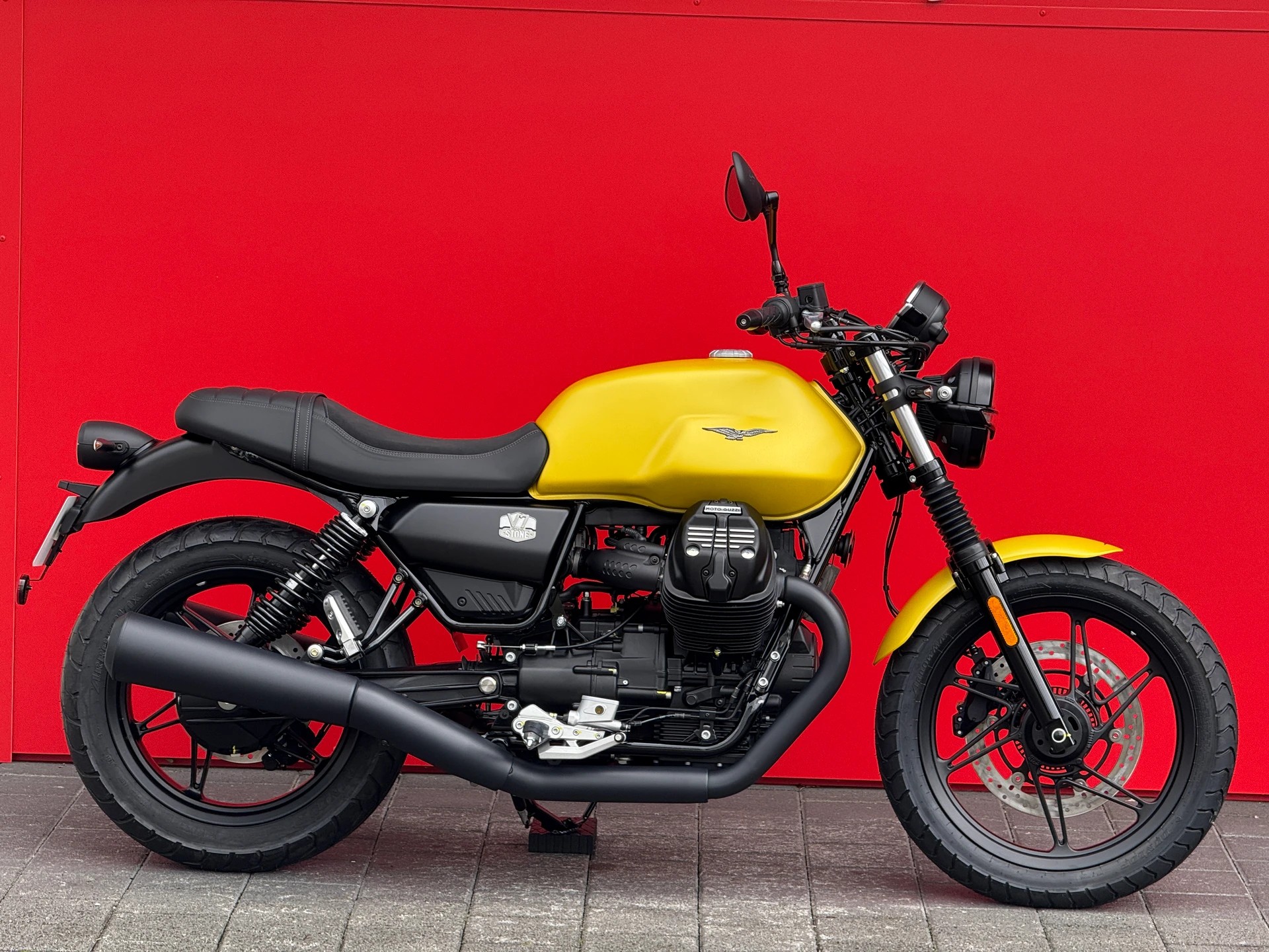 MOTO GUZZI V7 IV 850 Stone (35kW) "COLORE INDIVIDUALE"-image-11