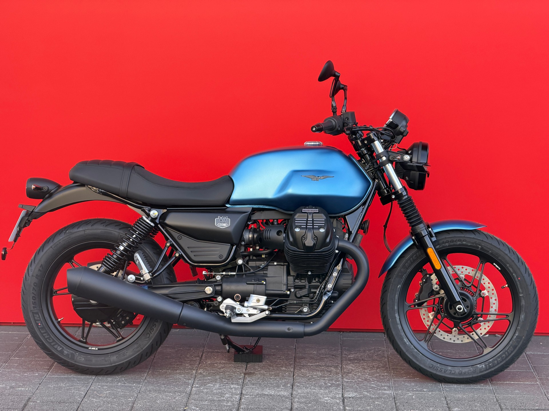 MOTO GUZZI V7 IV 850 Stone (35kW) "COLORE INDIVIDUALE"-showroom-element-2
