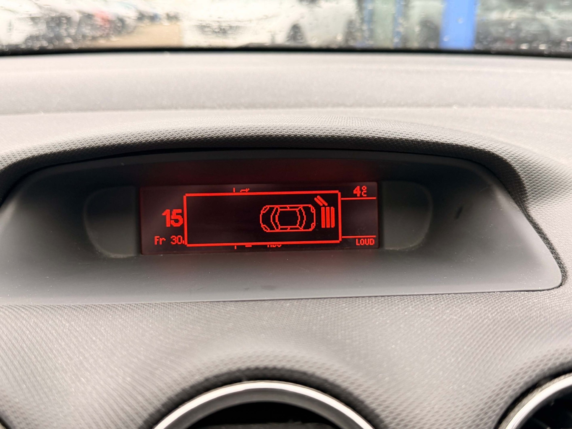 PEUGEOT 308 1.6 THP 155 Swiss Edition-image-12