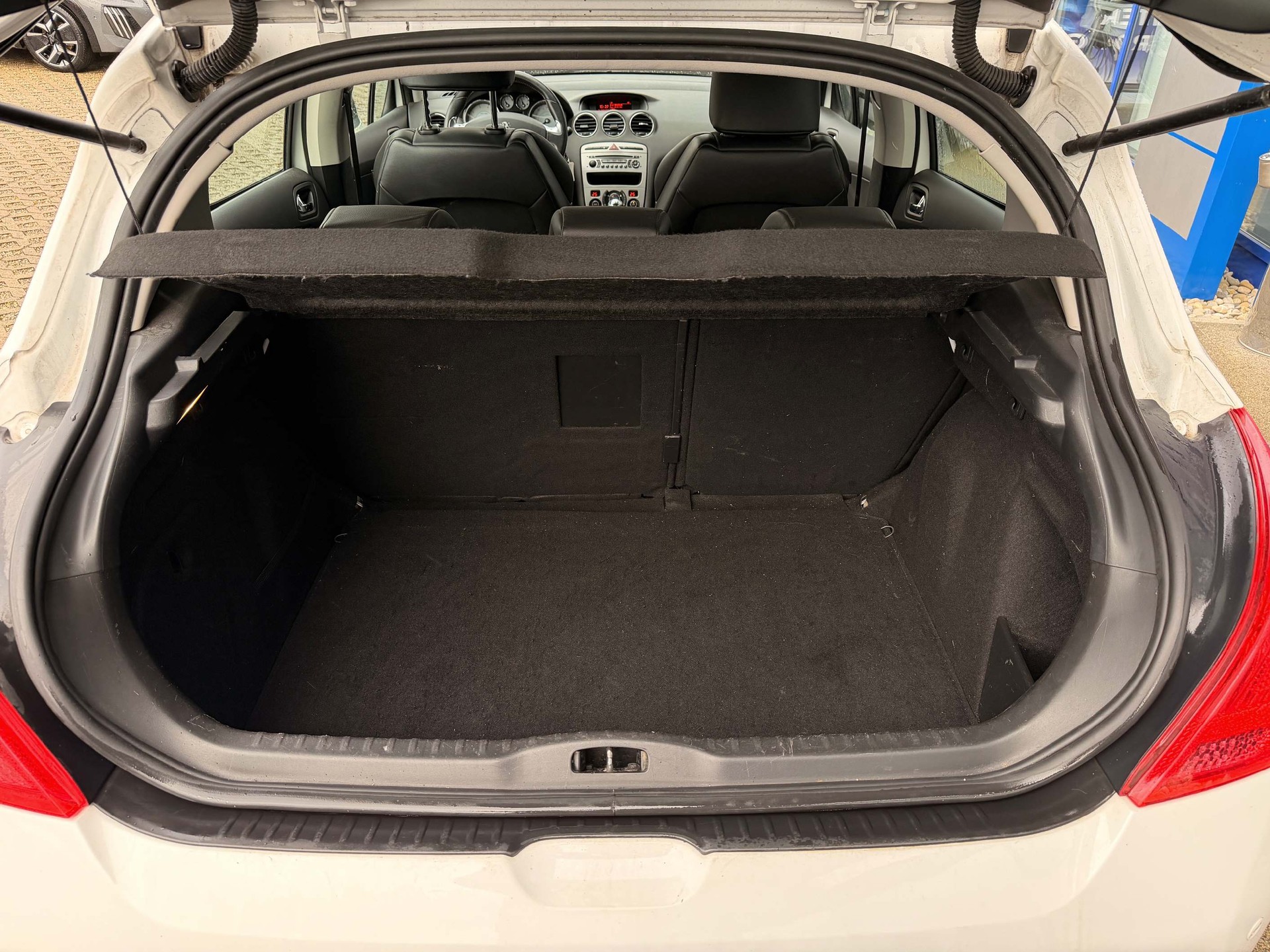 PEUGEOT 308 1.6 THP 155 Swiss Edition-image-7