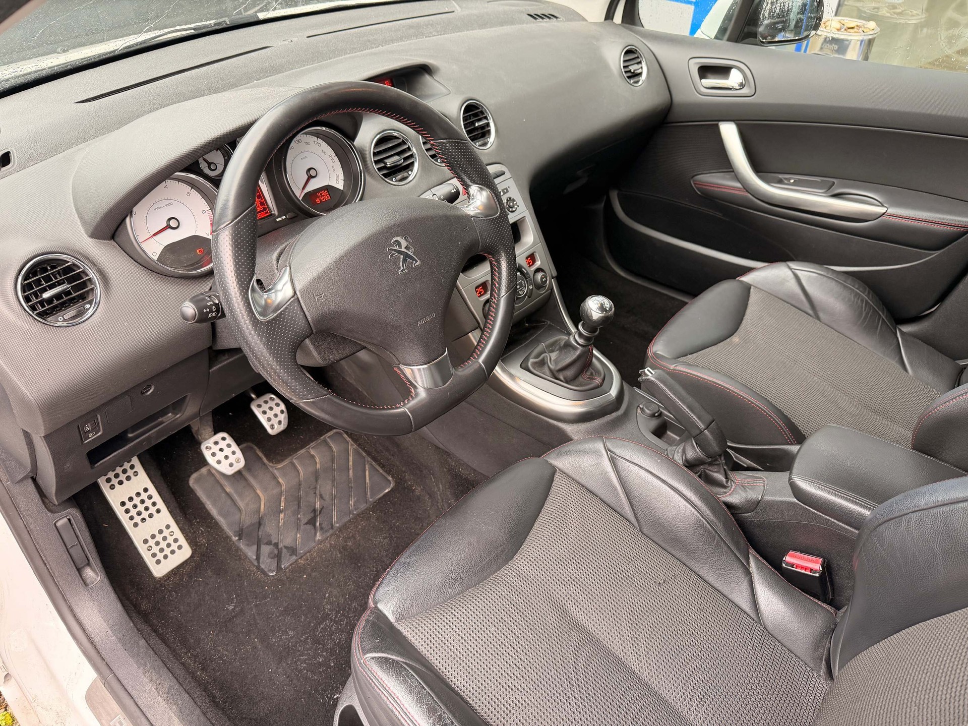 PEUGEOT 308 1.6 THP 155 Swiss Edition-image-10