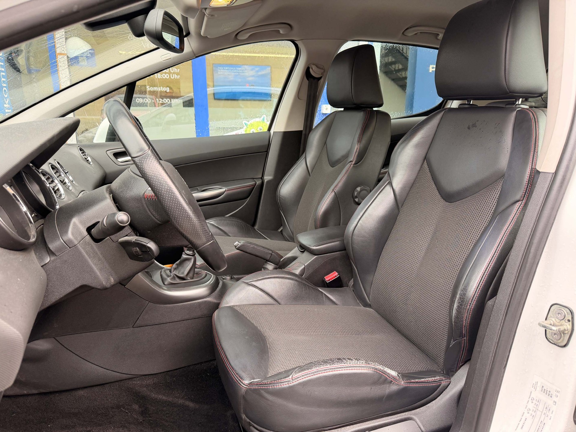PEUGEOT 308 1.6 THP 155 Swiss Edition-image-11