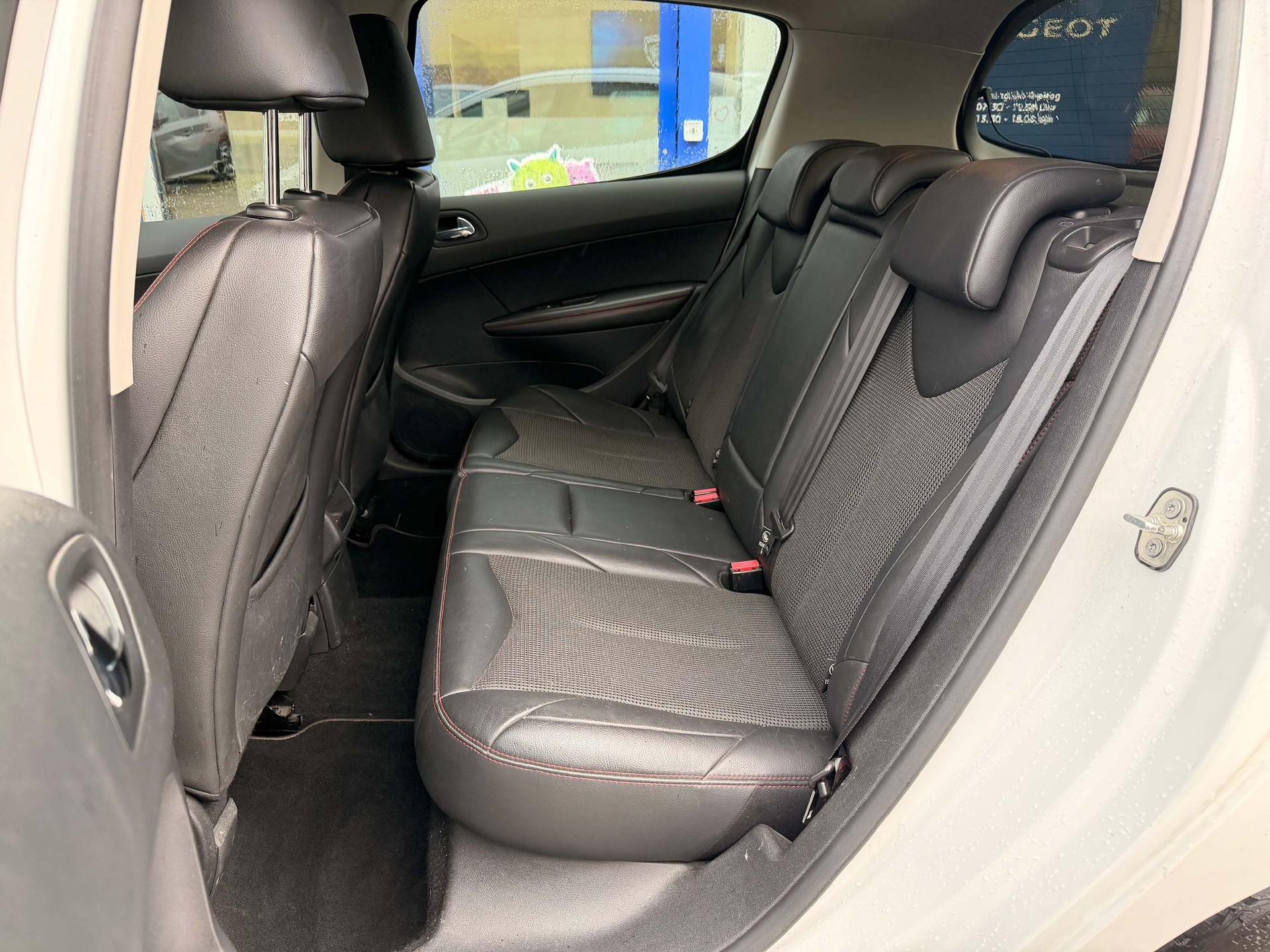 PEUGEOT 308 1.6 THP 155 Swiss Edition-image-8