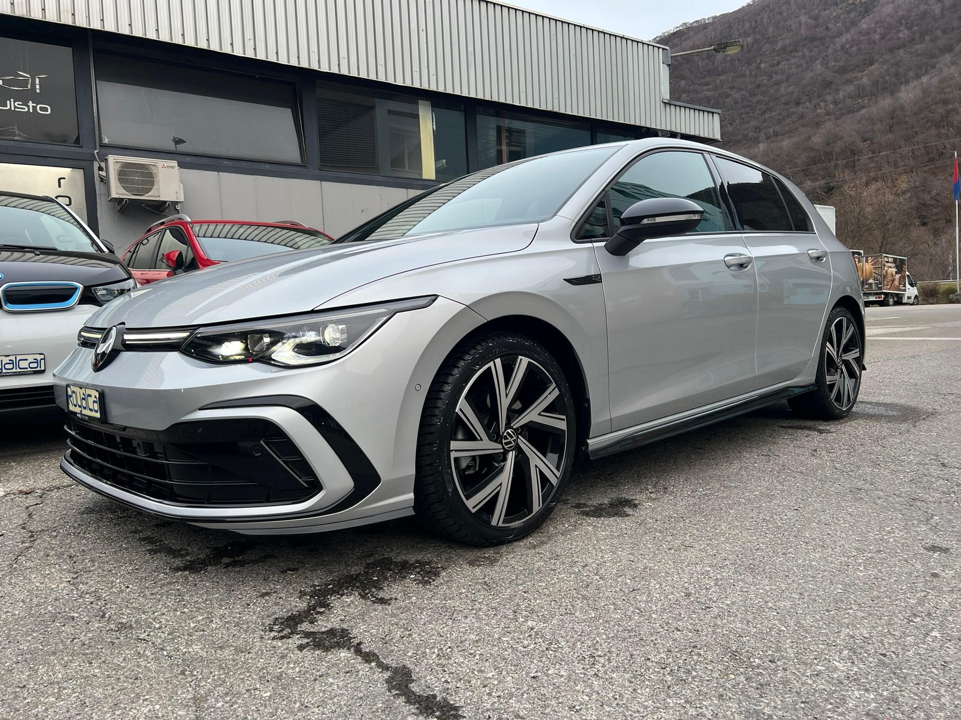VW Golf 2.0 TDI R-Line DSG 4Motion-image-1