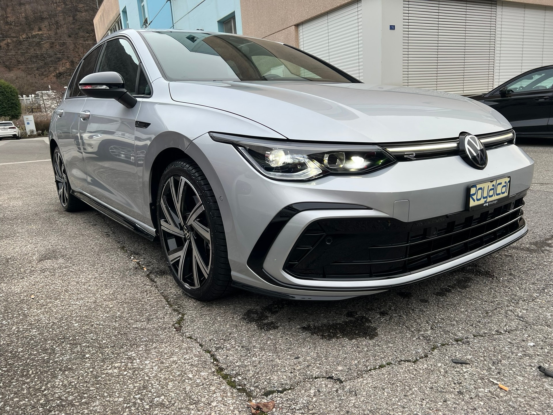 VW Golf 2.0 TDI R-Line DSG 4Motion-image-2