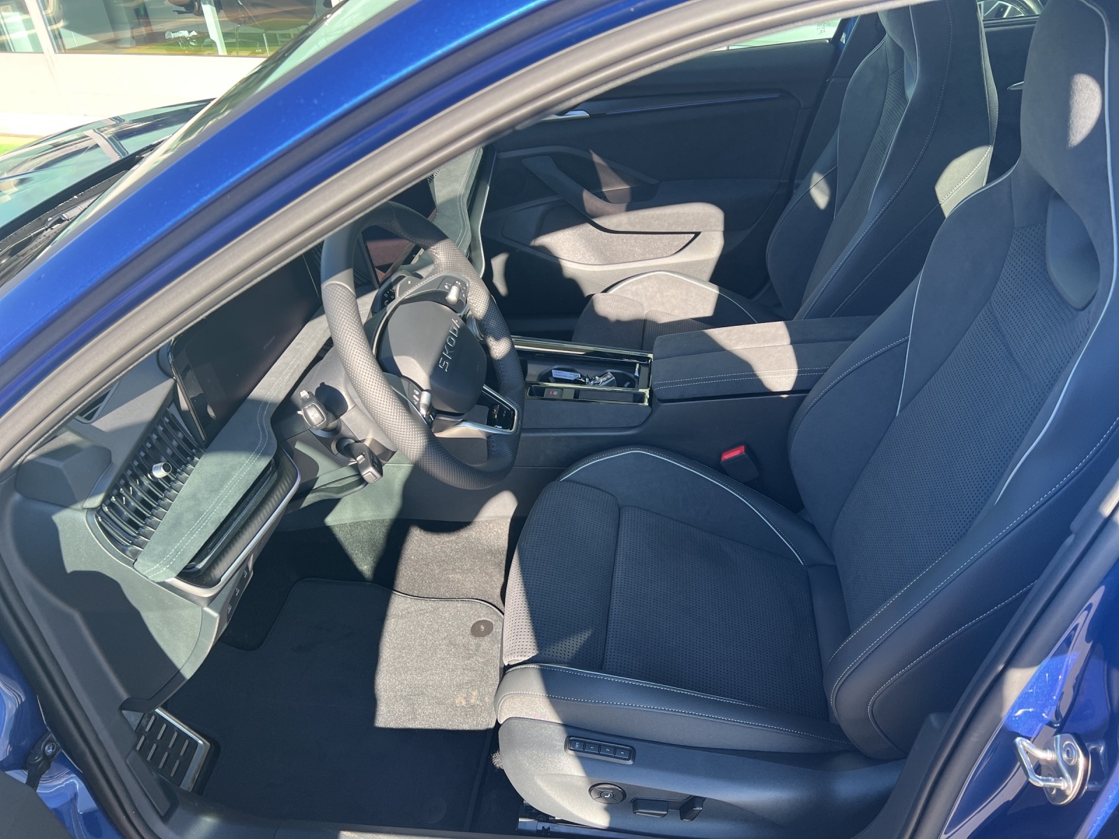 SKODA Superb Combi 2.0 TSI Sportline 4x4 DSG-image-5