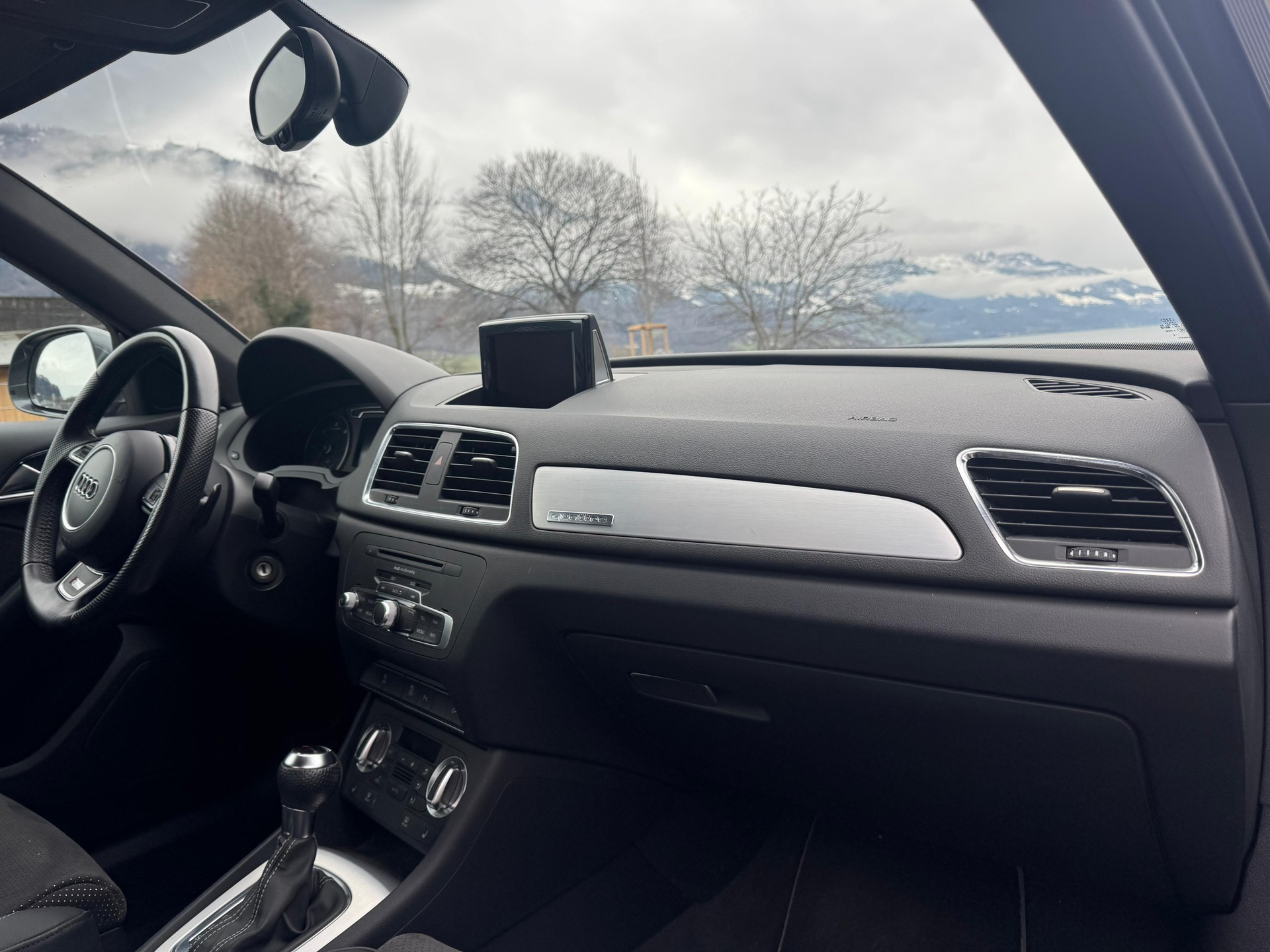 AUDI Q3 2.0 TDI quattro S-tronic-image-12