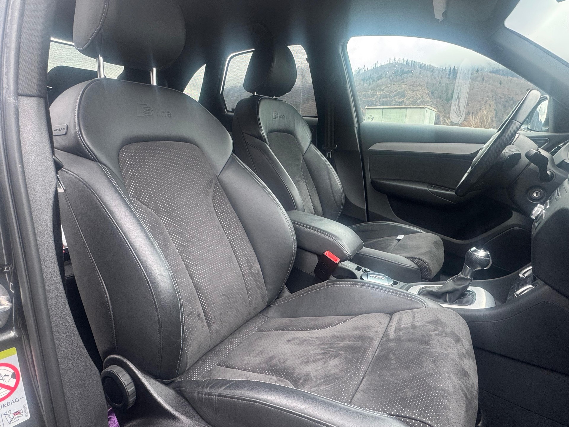 AUDI Q3 2.0 TDI quattro S-tronic-image-14
