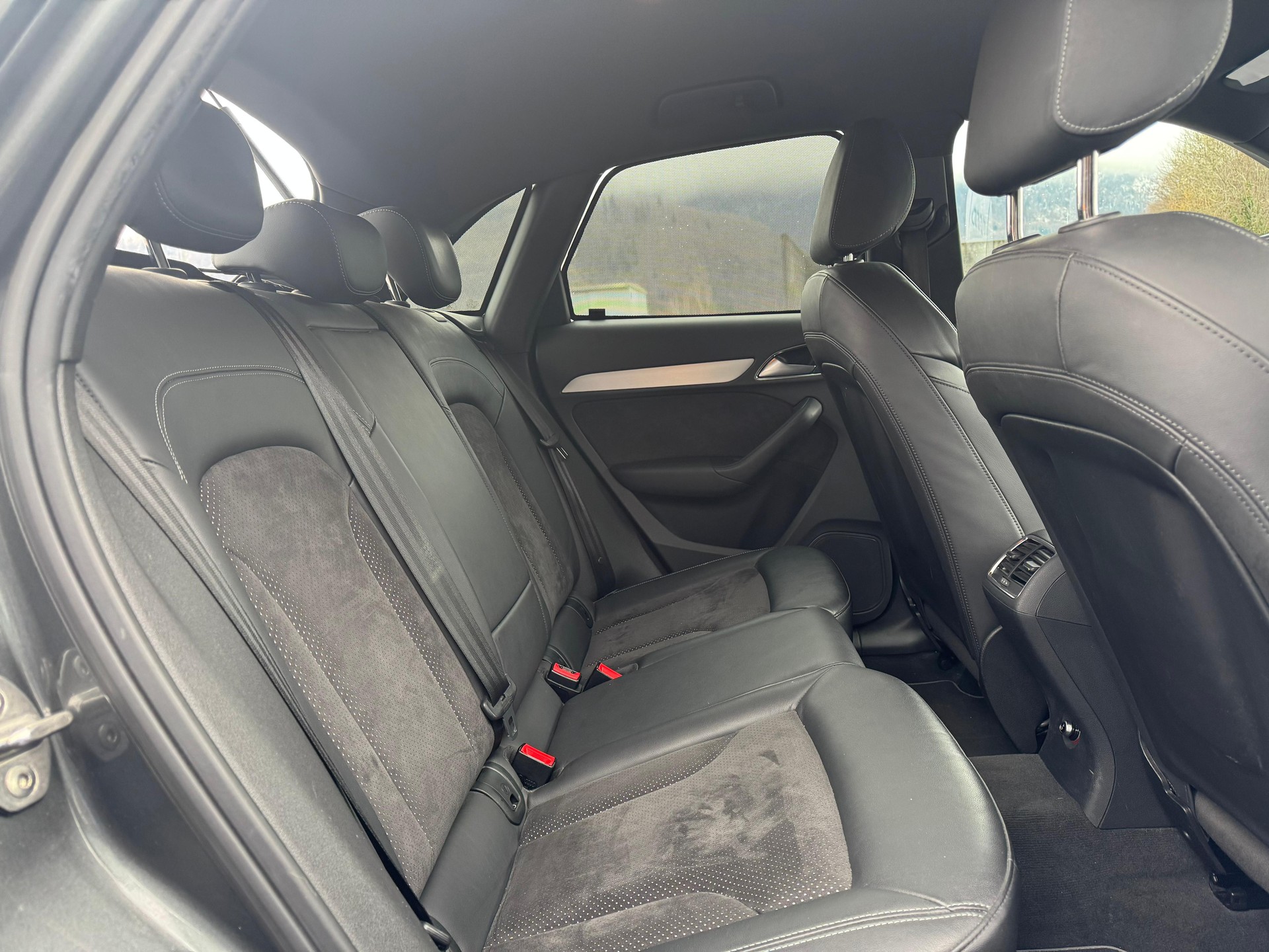 AUDI Q3 2.0 TDI quattro S-tronic-image-9