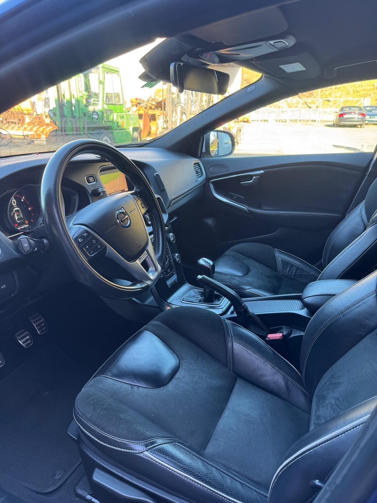 VOLVO V40 D2 R-Design-image-9