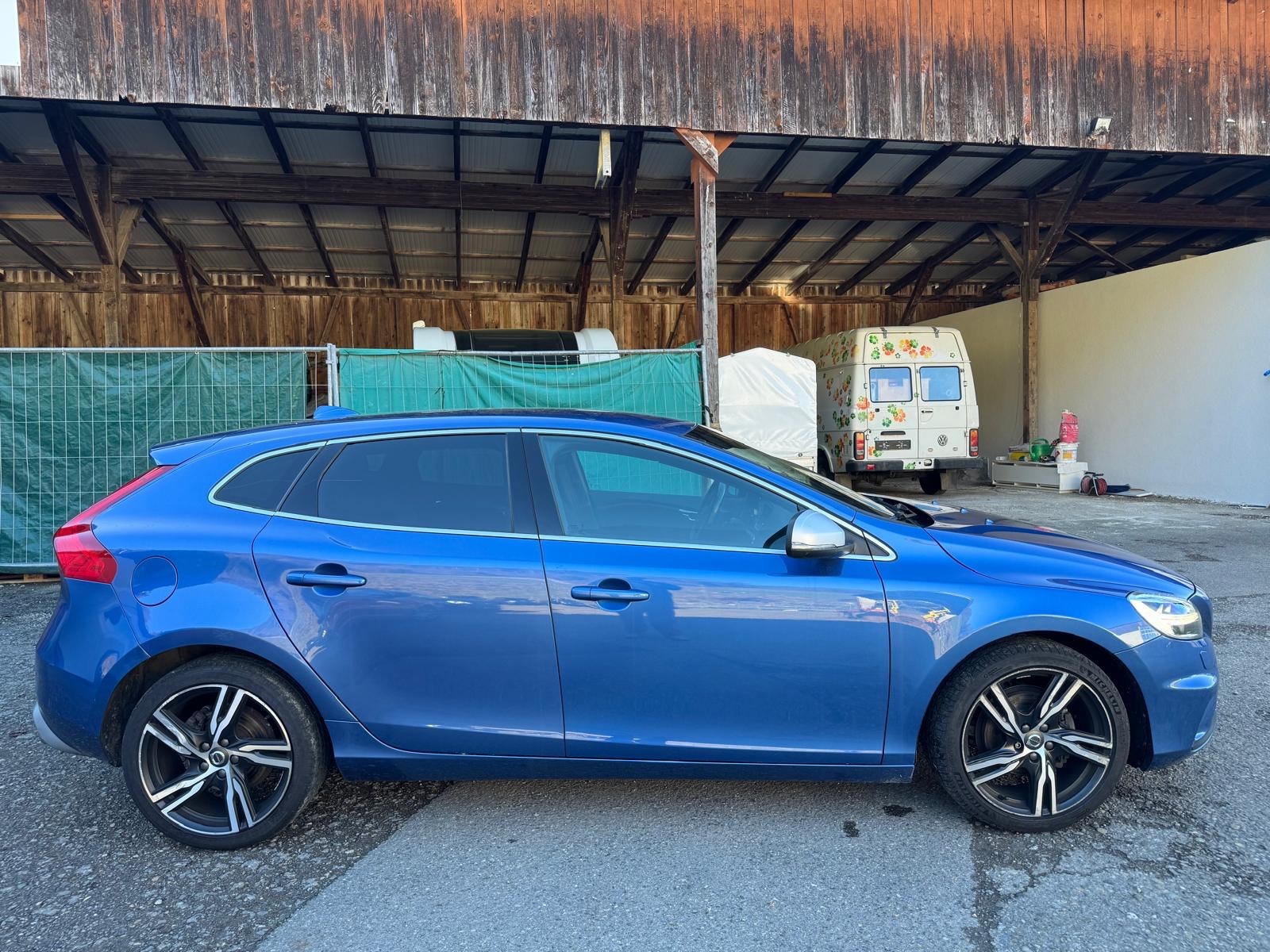 VOLVO V40 D2 R-Design-image-6