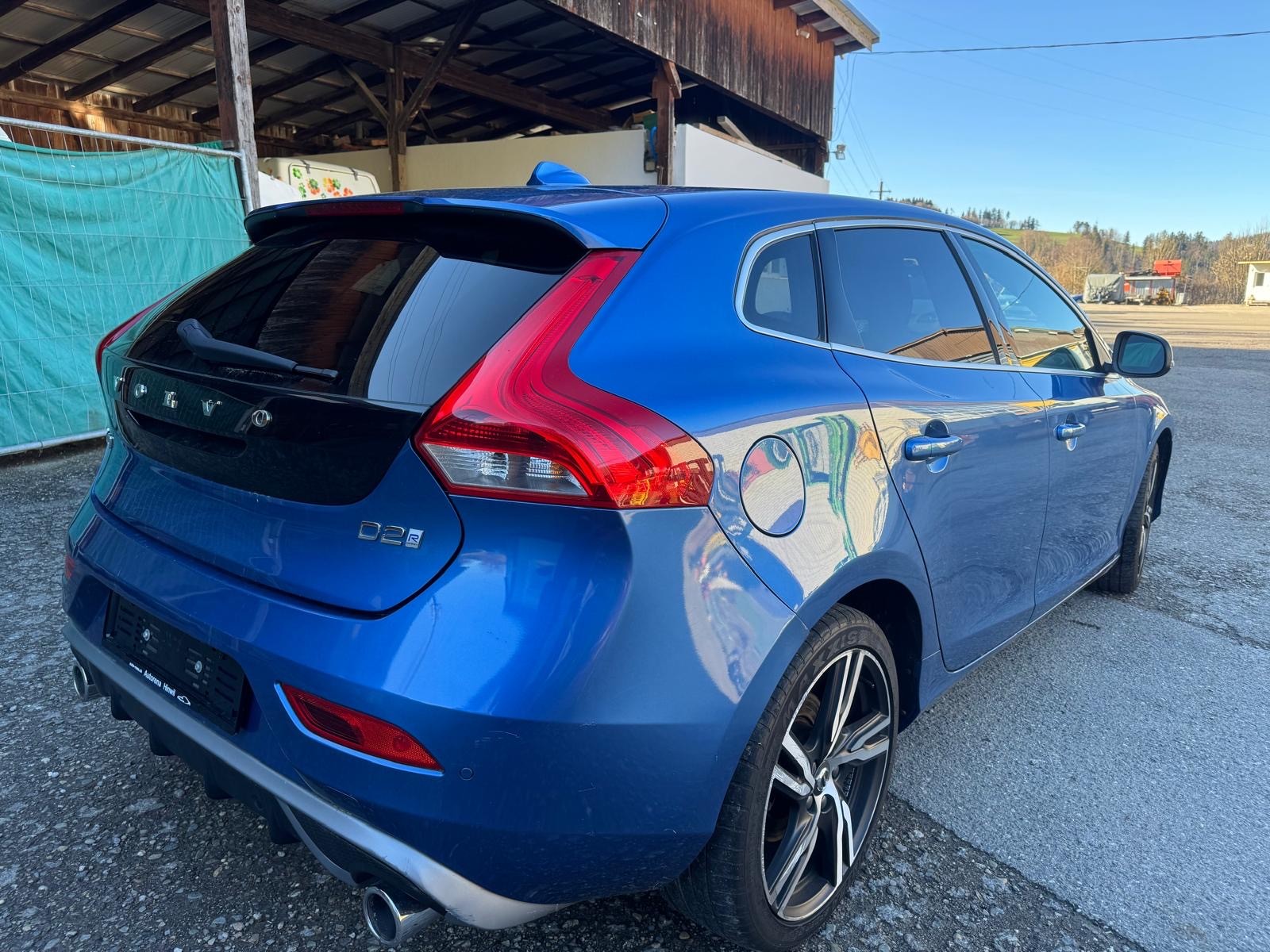 VOLVO V40 D2 R-Design-image-5