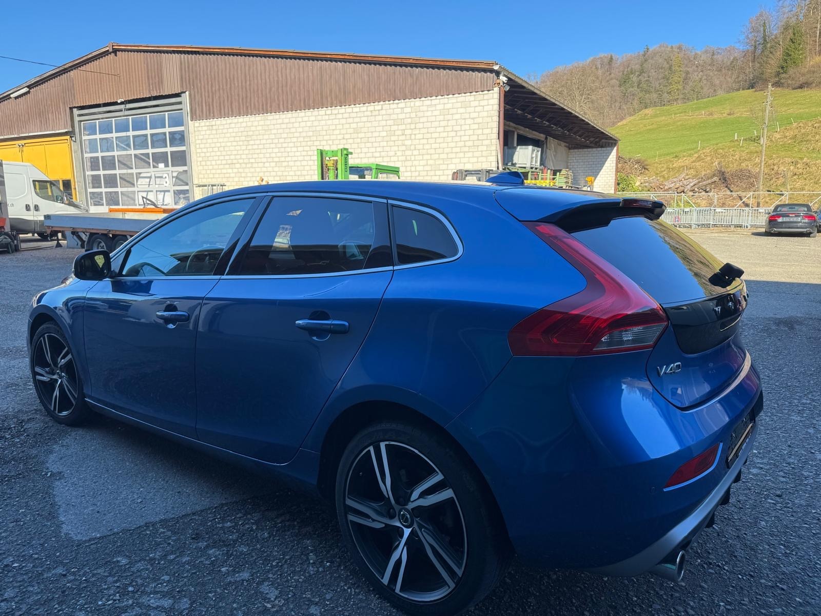 VOLVO V40 D2 R-Design-image-3