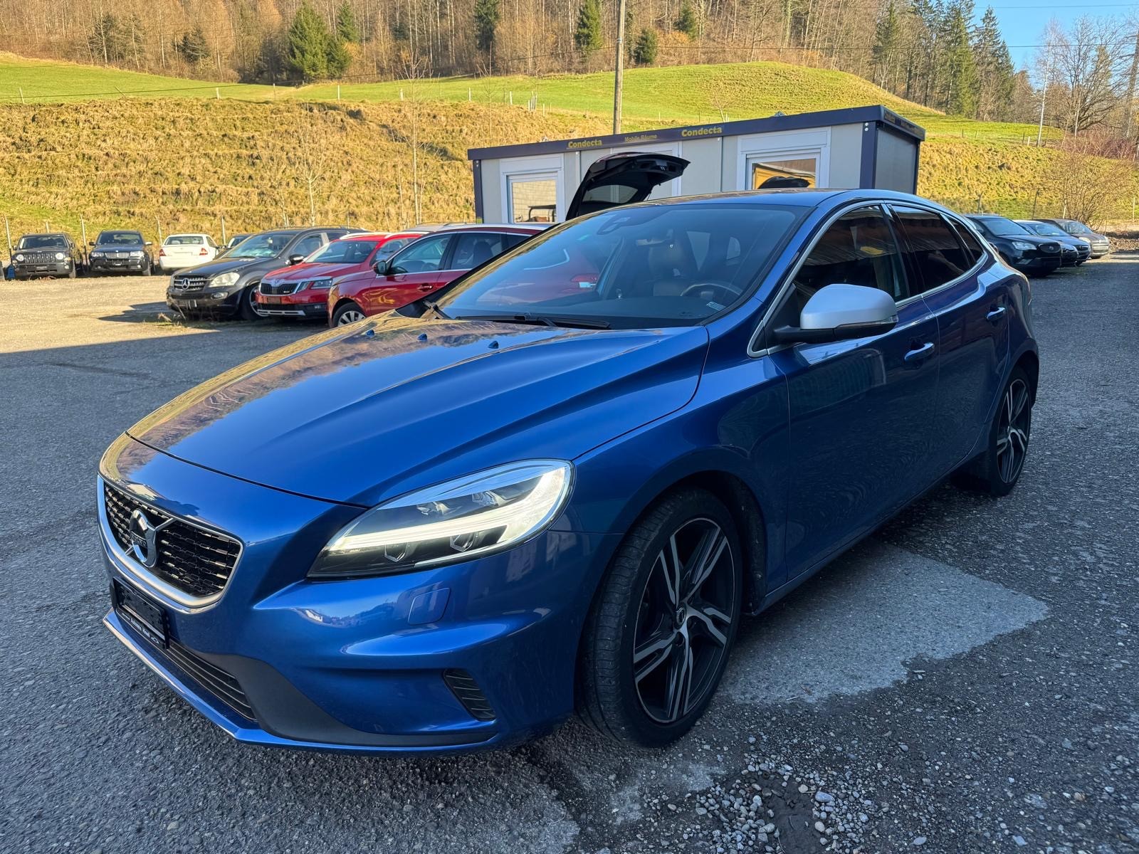 VOLVO V40 D2 R-Design-image-1