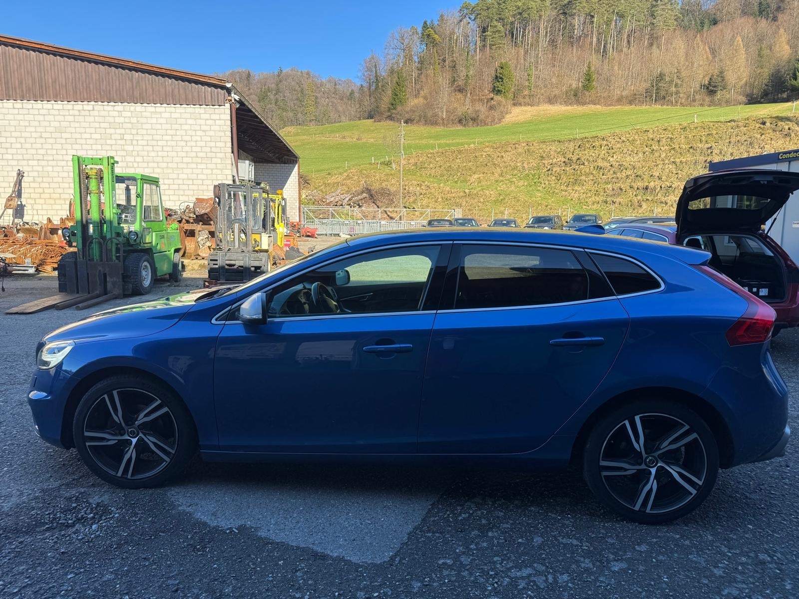 VOLVO V40 D2 R-Design-image-2