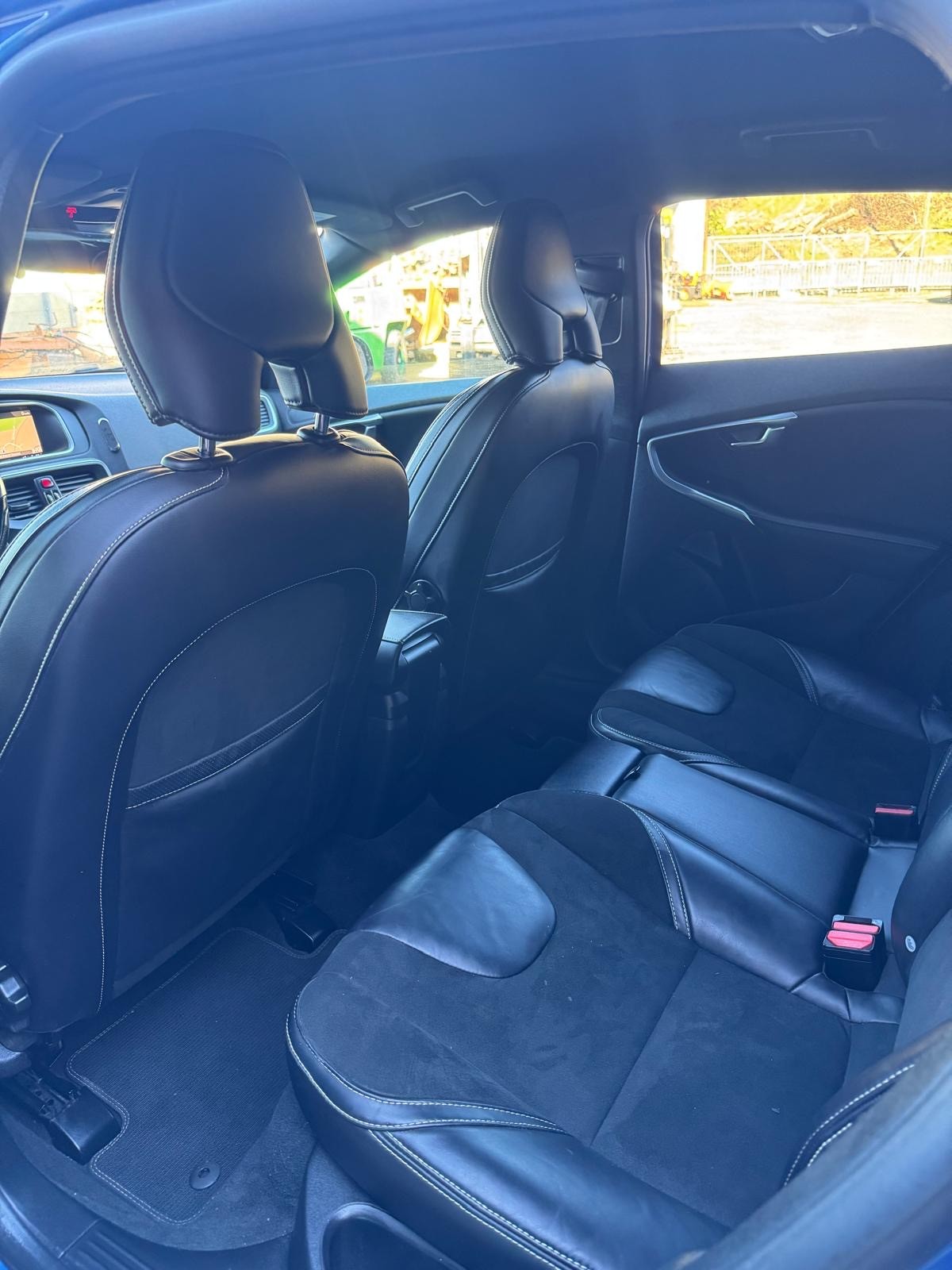 VOLVO V40 D2 R-Design-image-8
