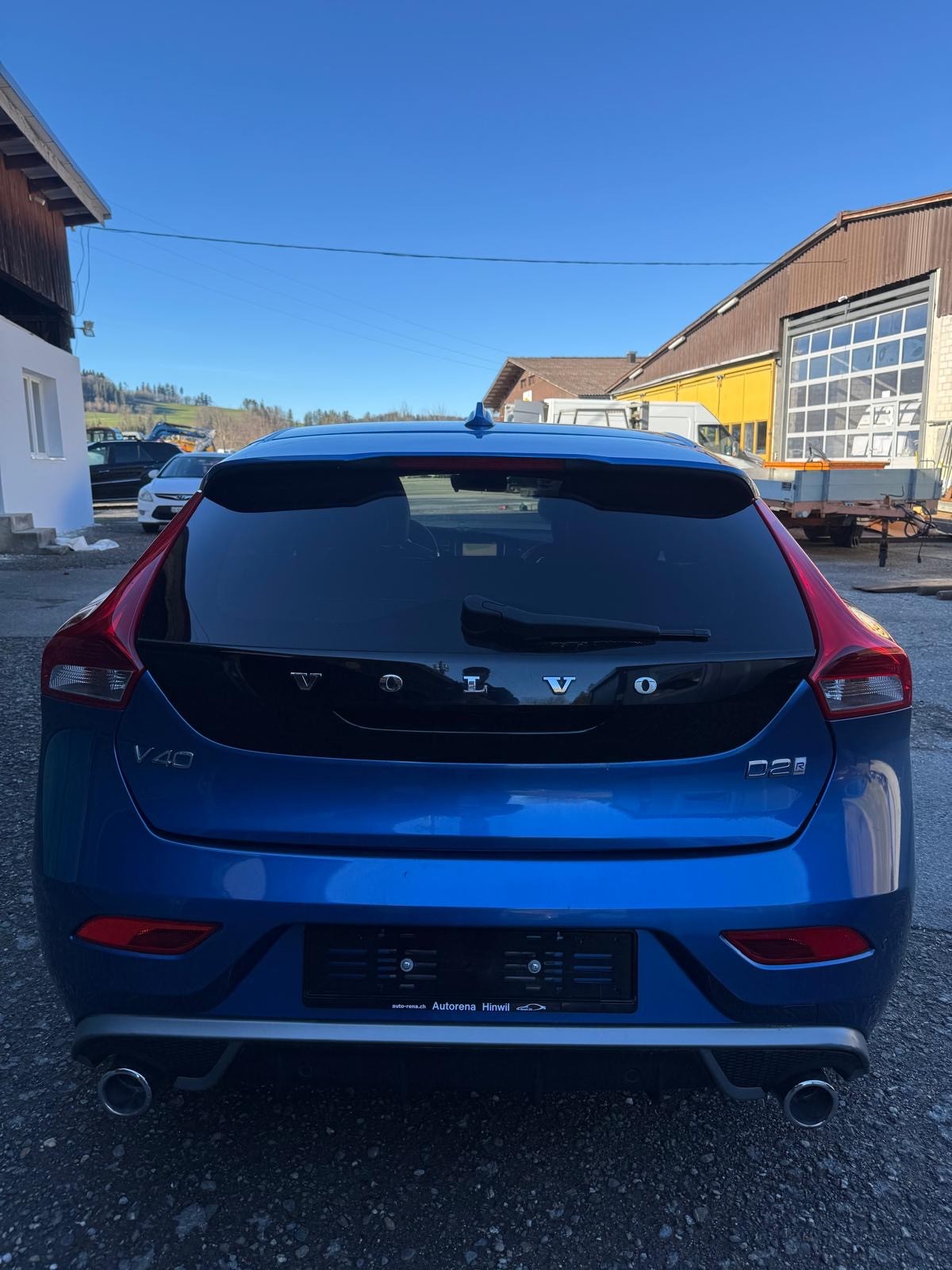 VOLVO V40 D2 R-Design-image-4