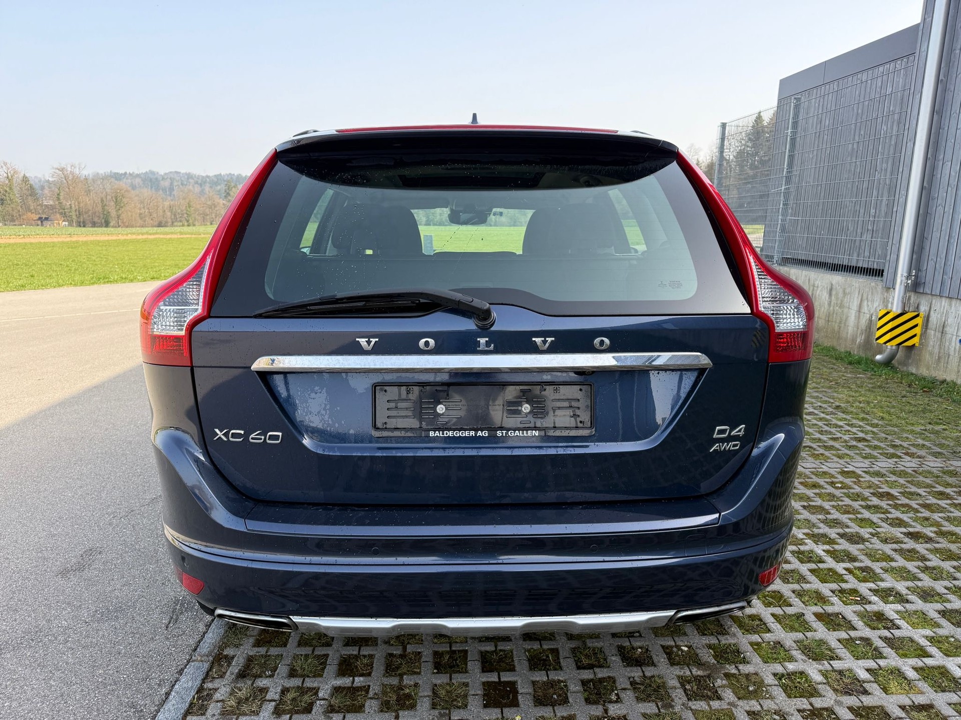 VOLVO XC60 D4 AWD Momentum Geartronic-image-5