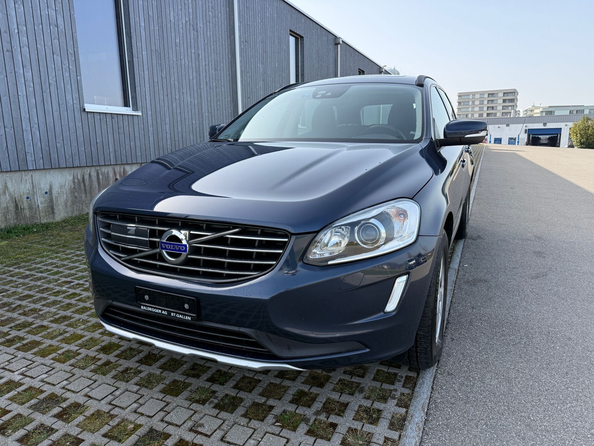 VOLVO XC60 D4 AWD Momentum Geartronic-showroom-element-1