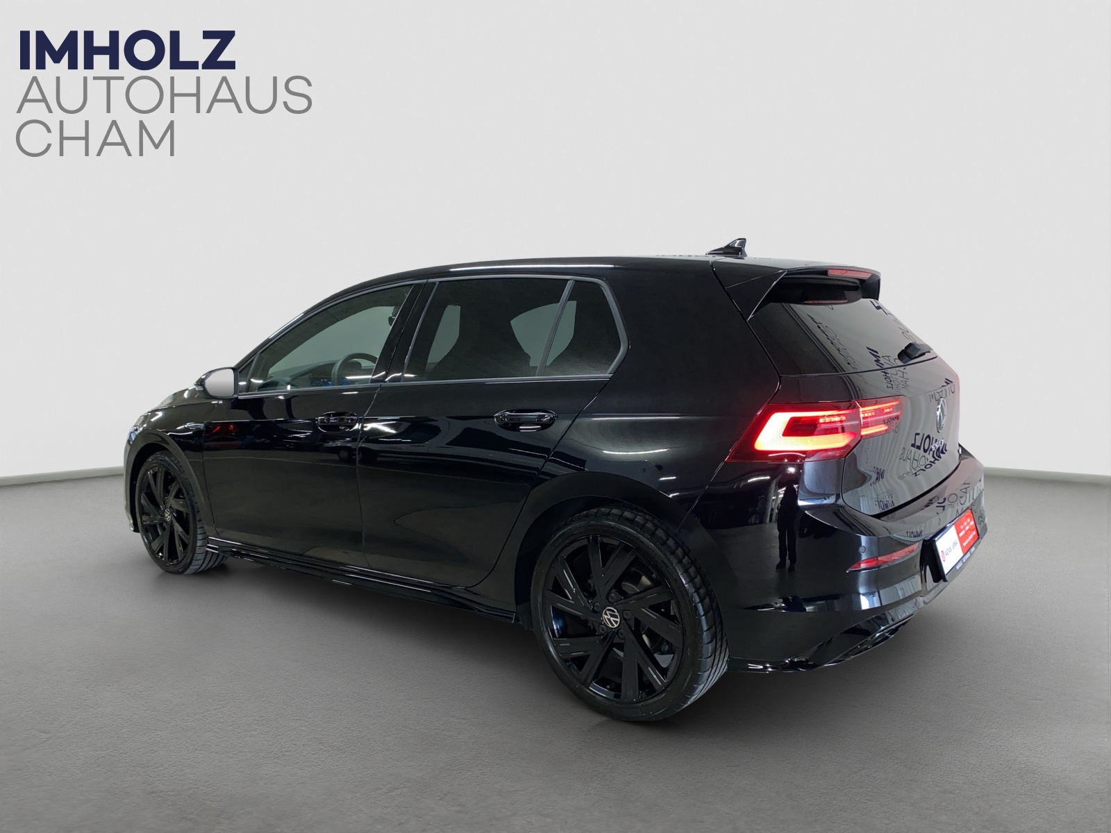 VW Golf VIII 2.0 TSI R-Line DSG 4motion-image-2