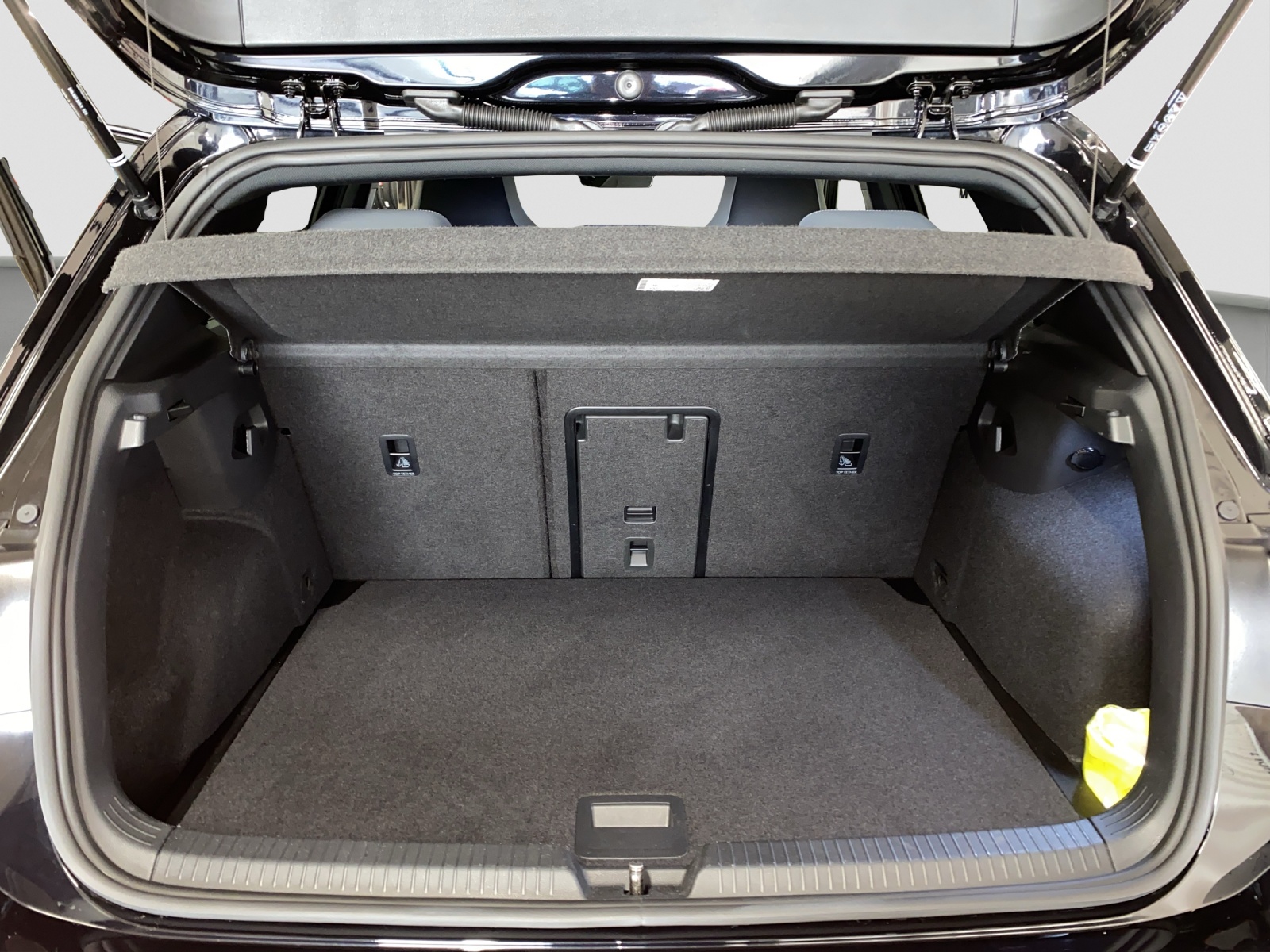 VW Golf VIII 2.0 TSI R-Line DSG 4motion-image-13