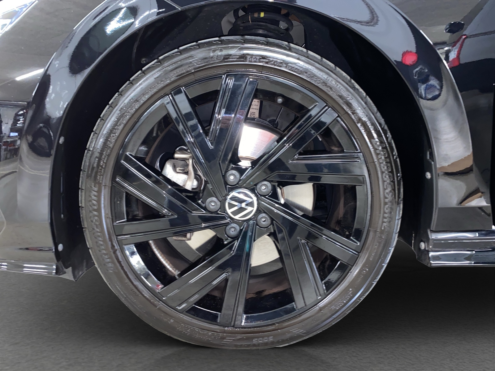 VW Golf VIII 2.0 TSI R-Line DSG 4motion-image-14