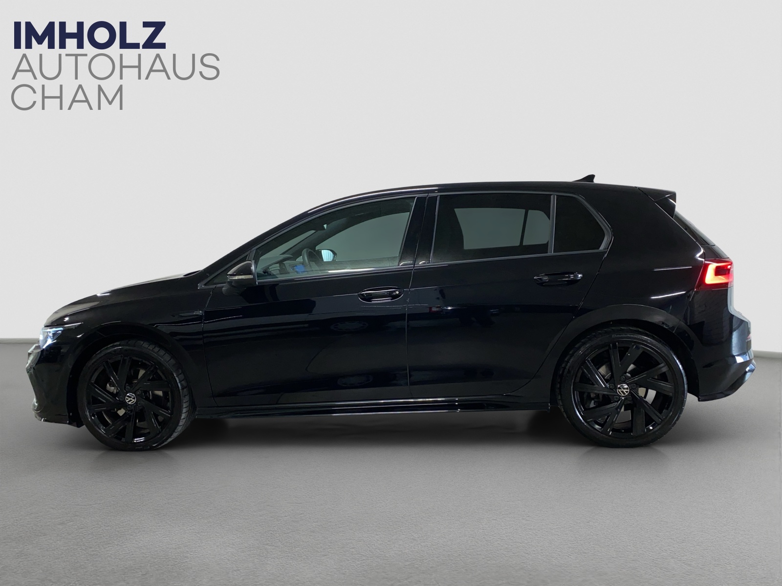 VW Golf VIII 2.0 TSI R-Line DSG 4motion-image-1