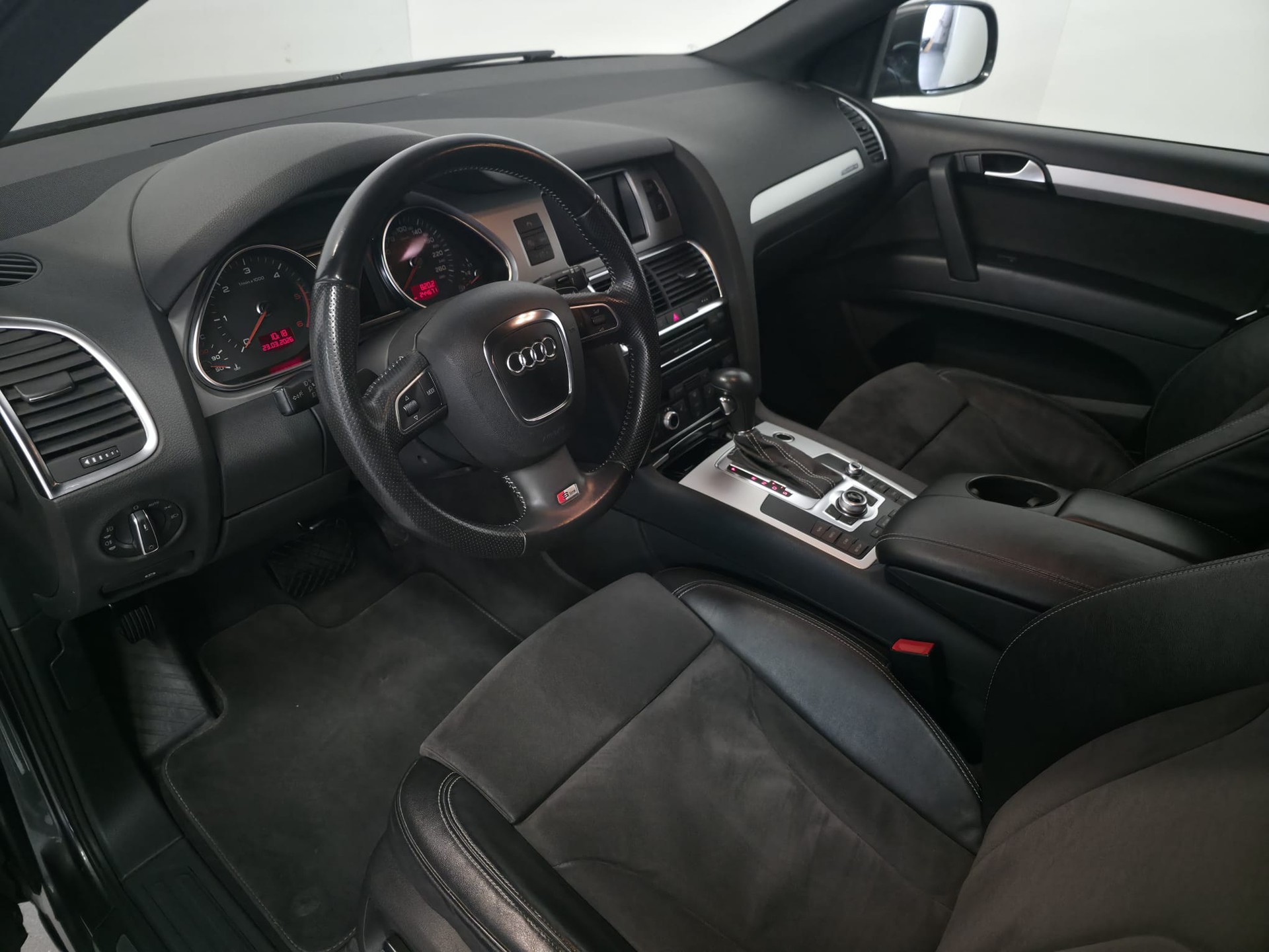 AUDI Q7 3.0 TDI addBlue quattro tiptronic S-Line-image-15