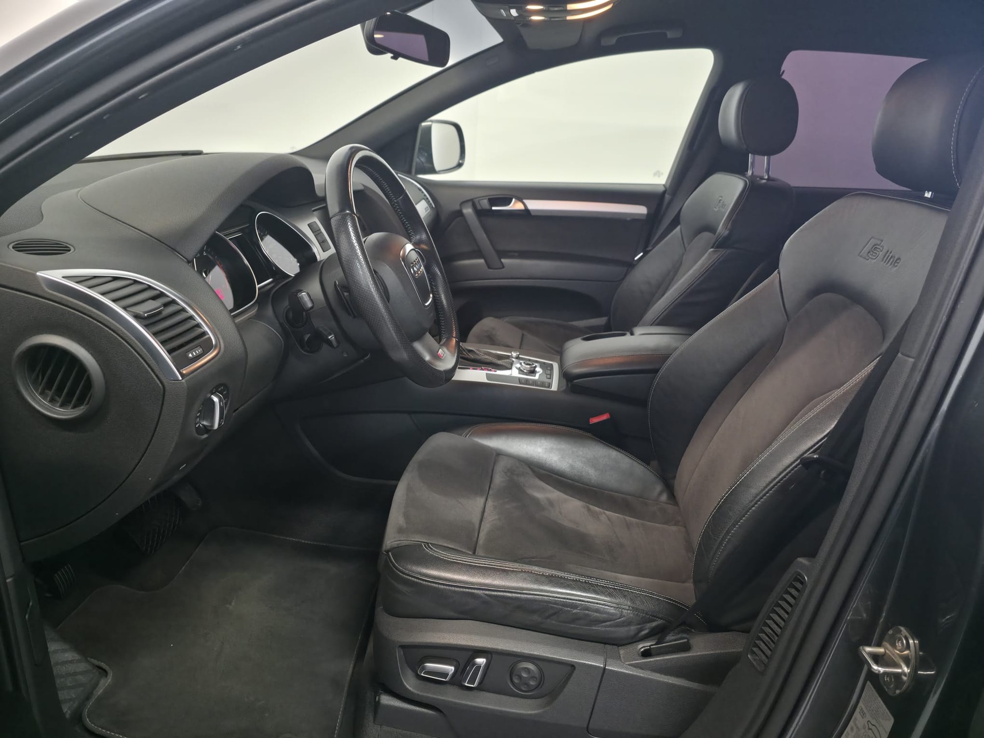 AUDI Q7 3.0 TDI addBlue quattro tiptronic S-Line-image-16