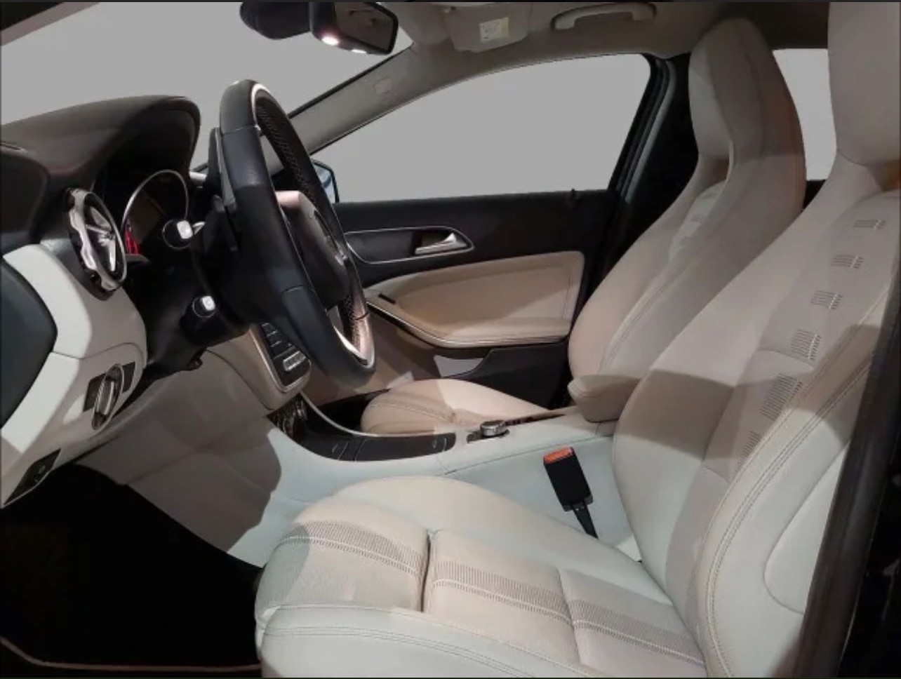 MERCEDES-BENZ GLA 200 Night Star 7G-DCT-image-3