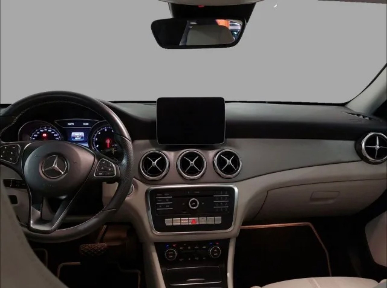 MERCEDES-BENZ GLA 200 Night Star 7G-DCT-image-2